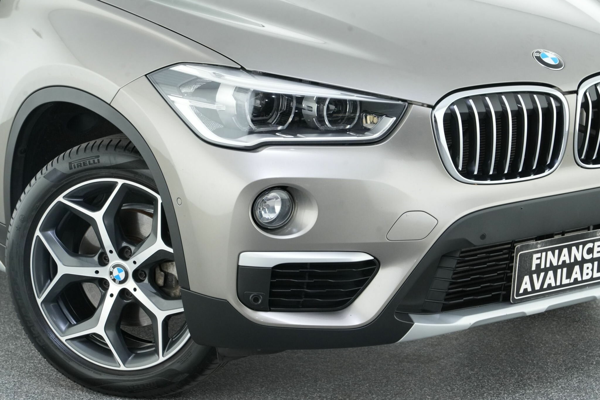 BMW X1 image 2