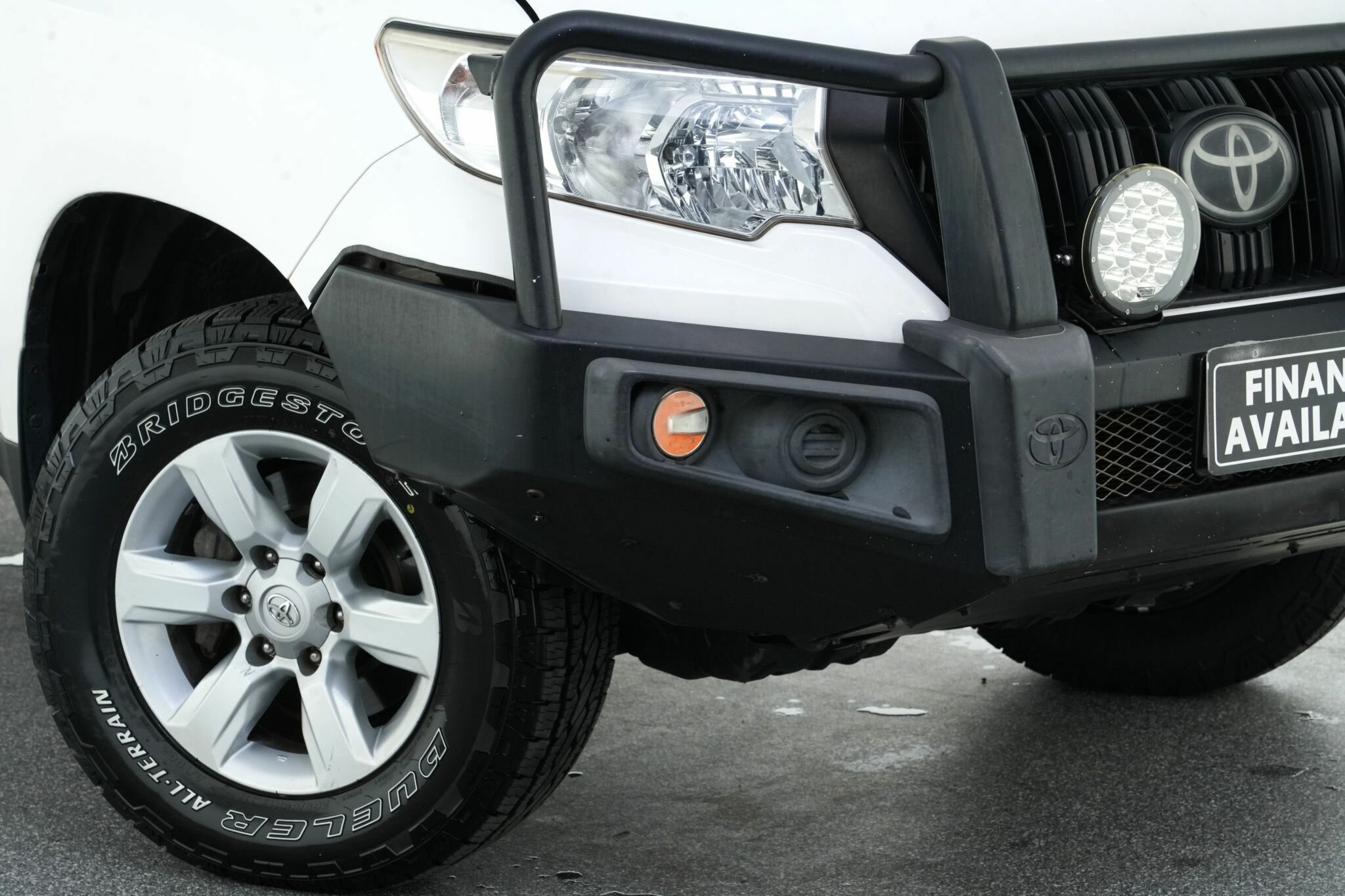 Toyota Landcruiser Prado image 2