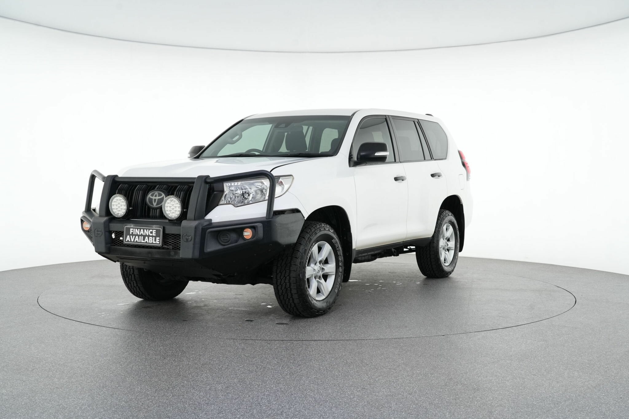 Toyota Landcruiser Prado image 4