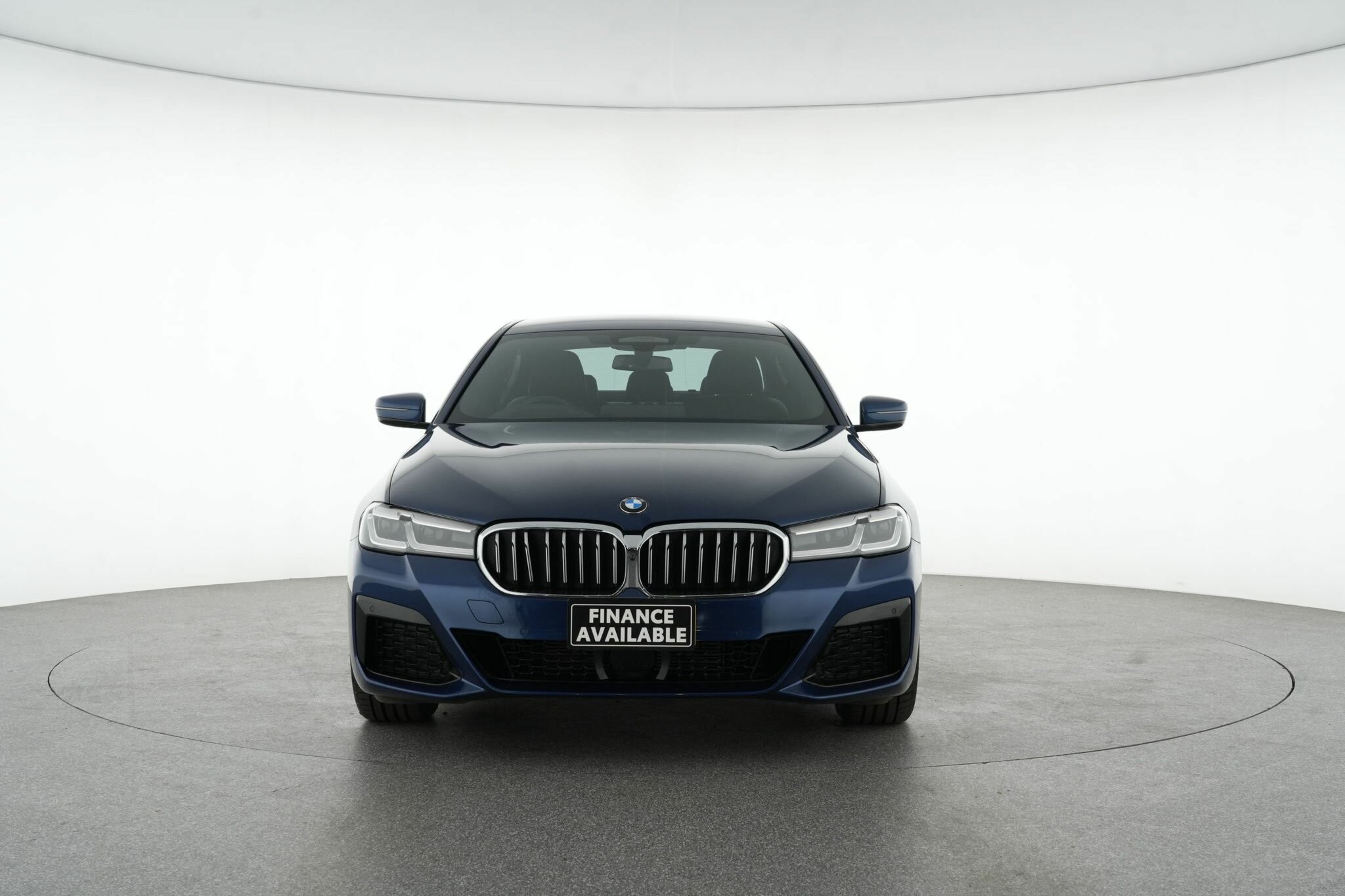 BMW 5 Series image 3