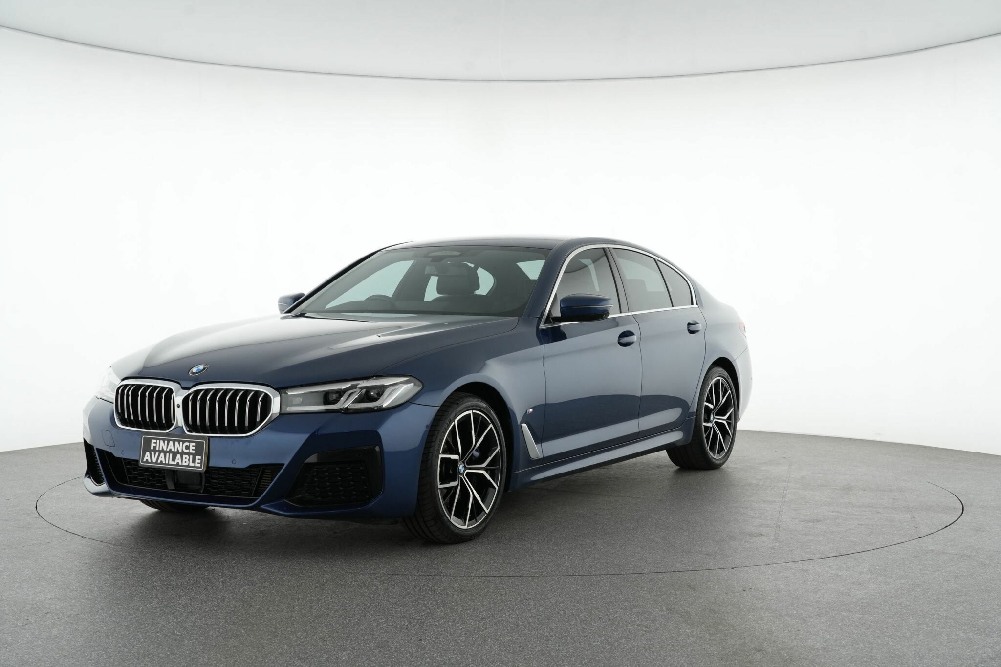 BMW 5 Series image 4