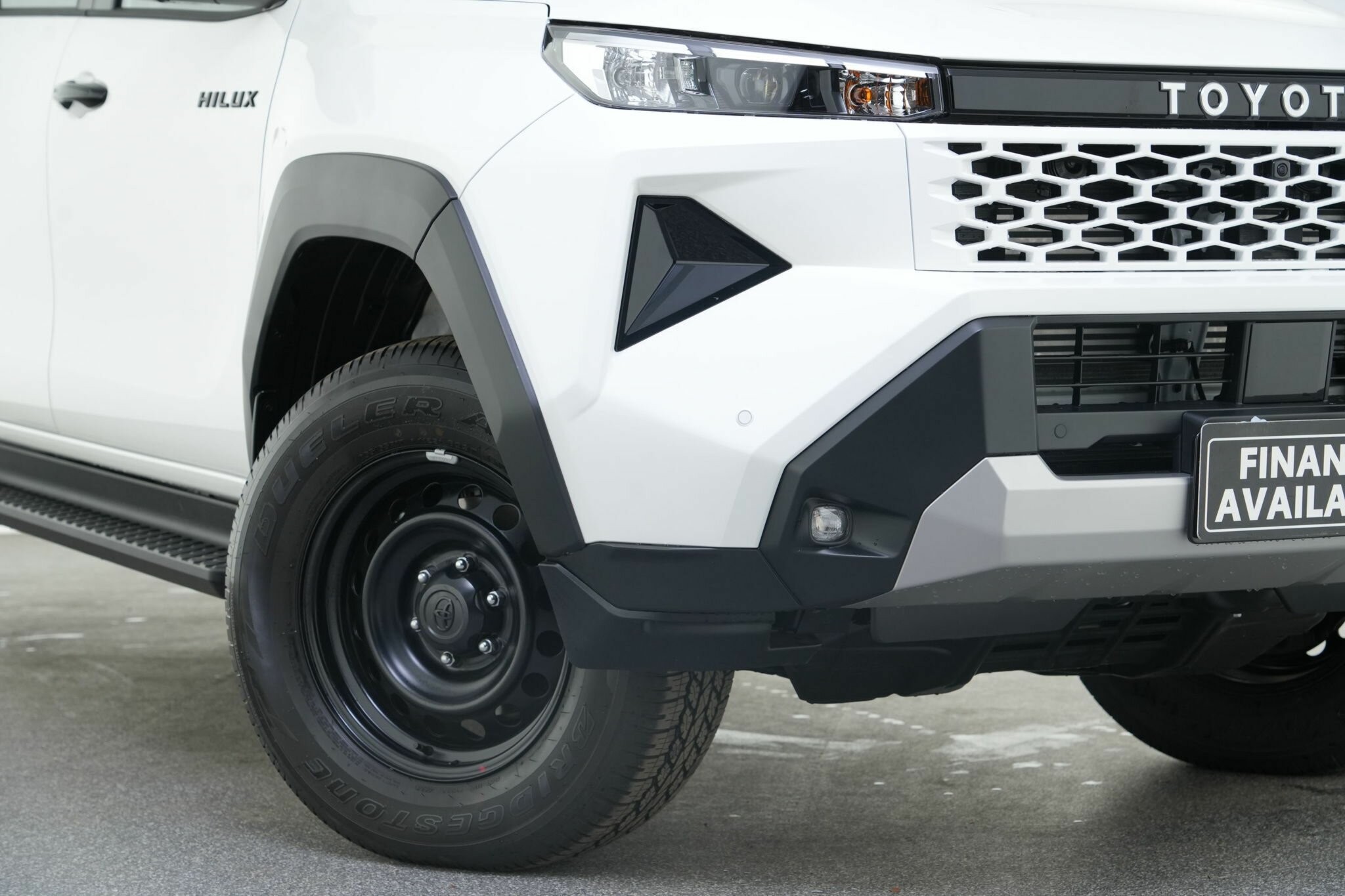Toyota Hilux image 2