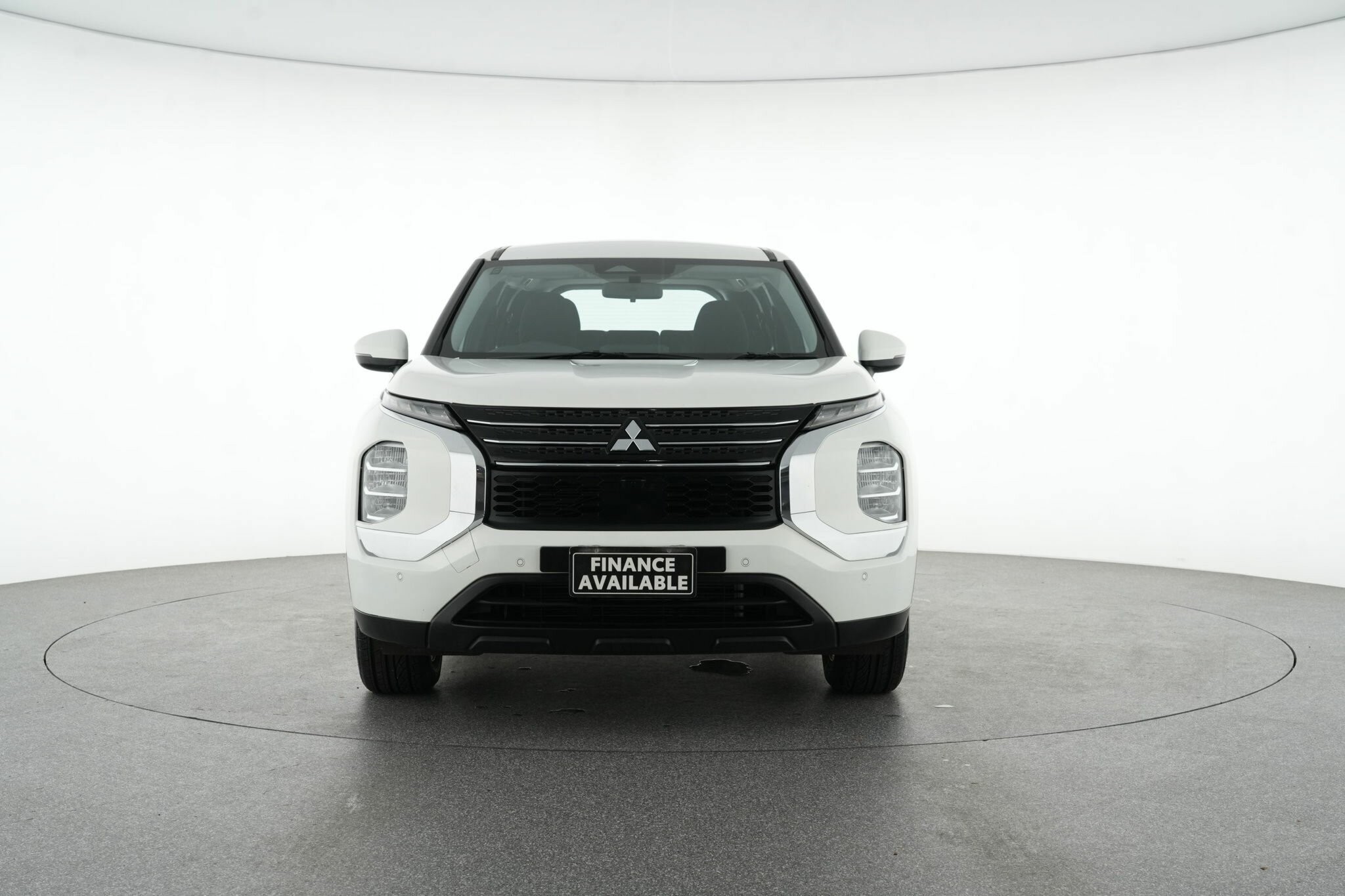 Mitsubishi Outlander image 3