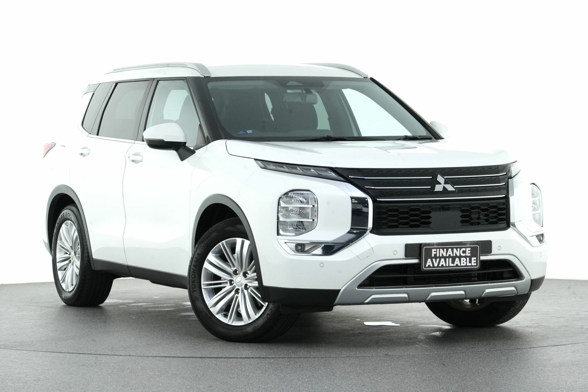 Mitsubishi Outlander image 1