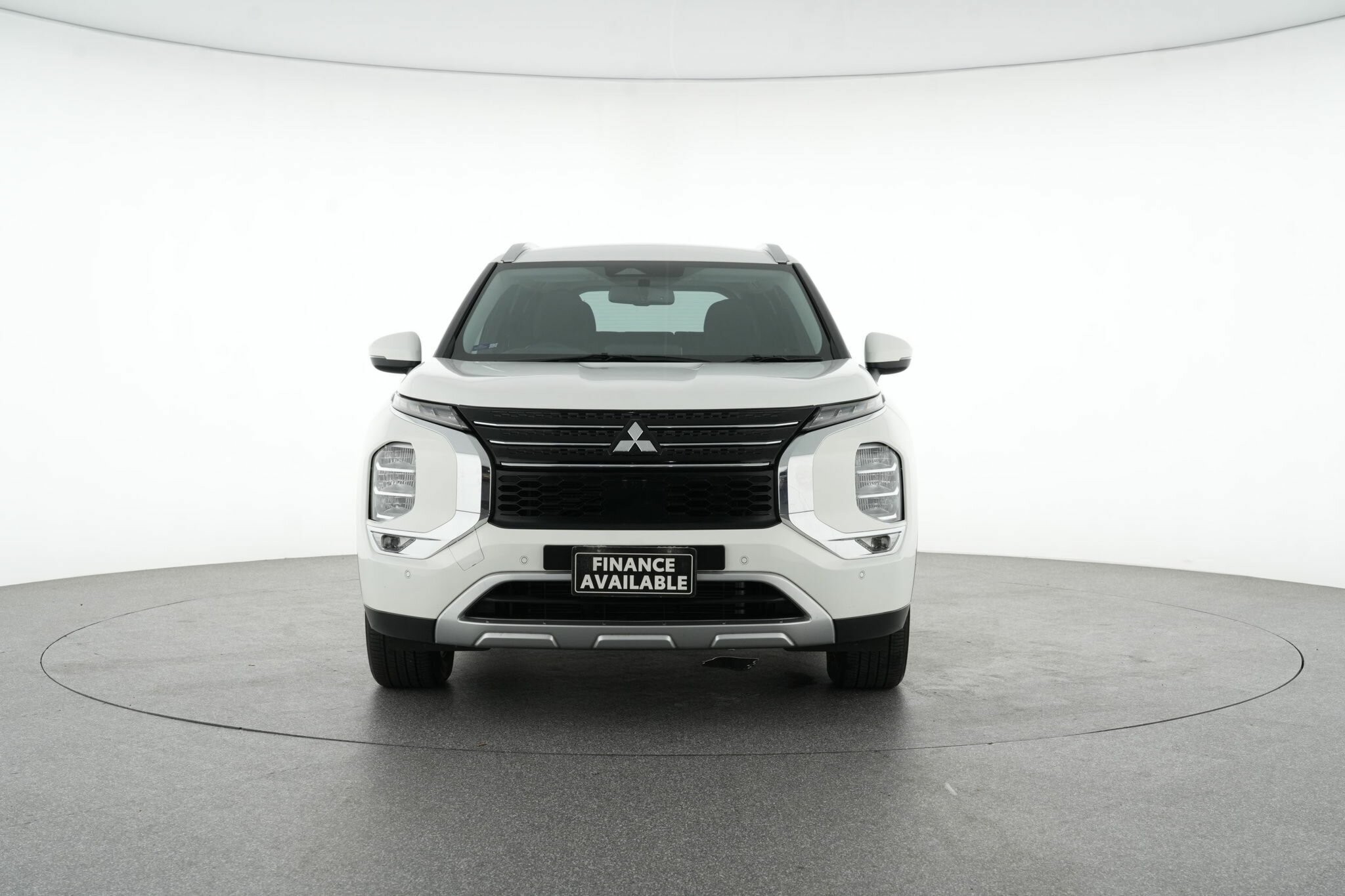 Mitsubishi Outlander image 3