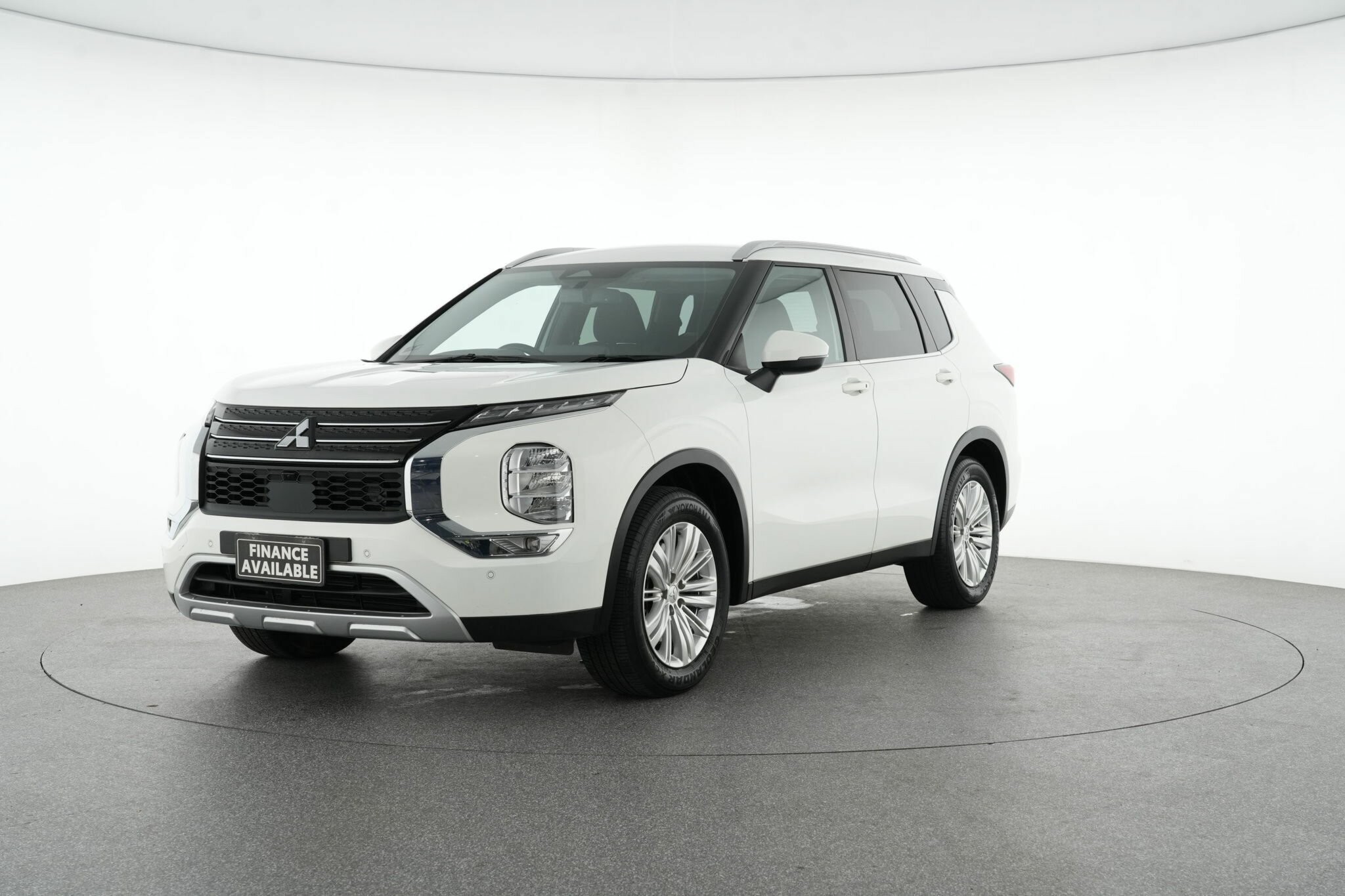 Mitsubishi Outlander image 4