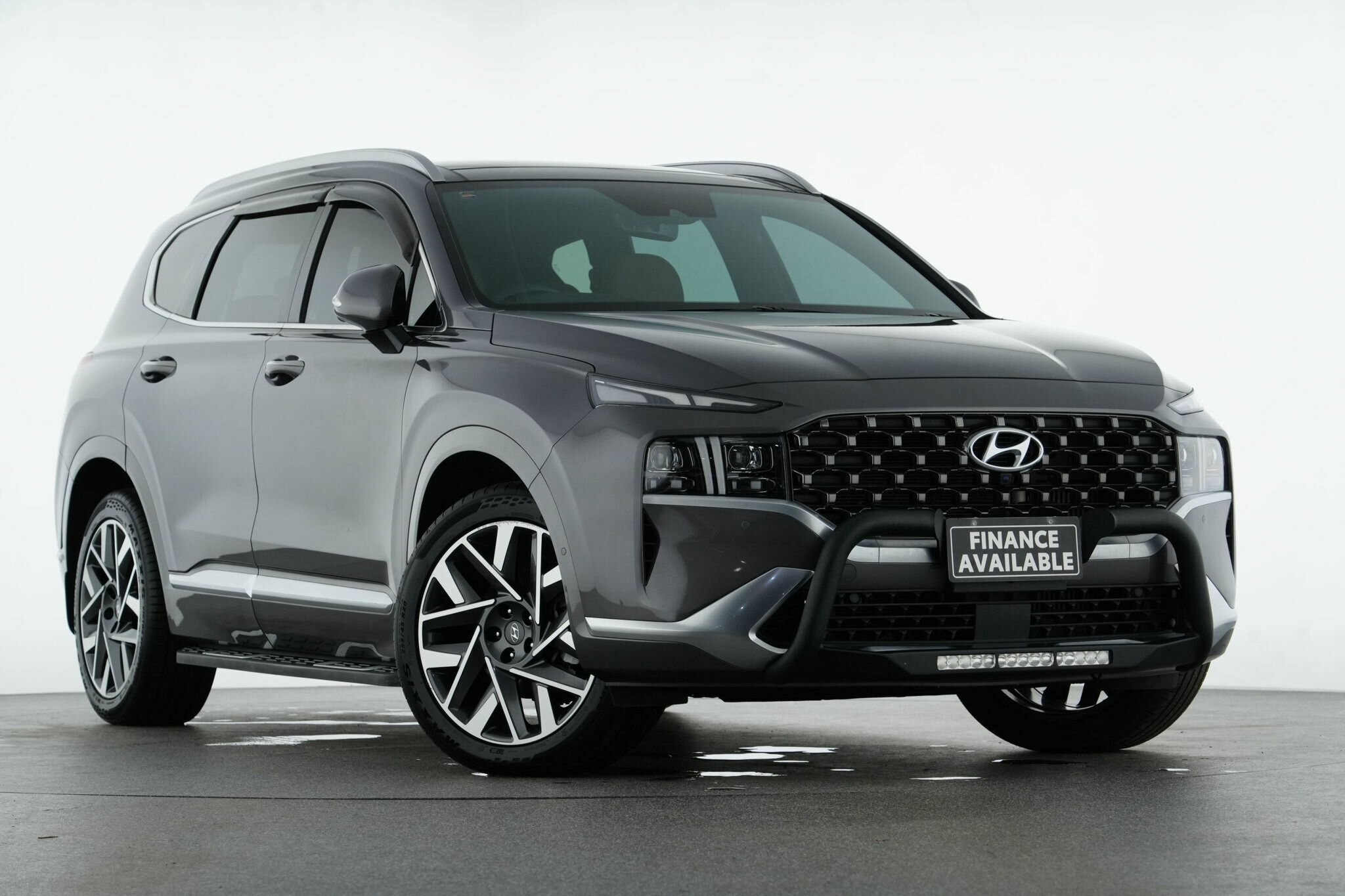 Hyundai Santa Fe image 1