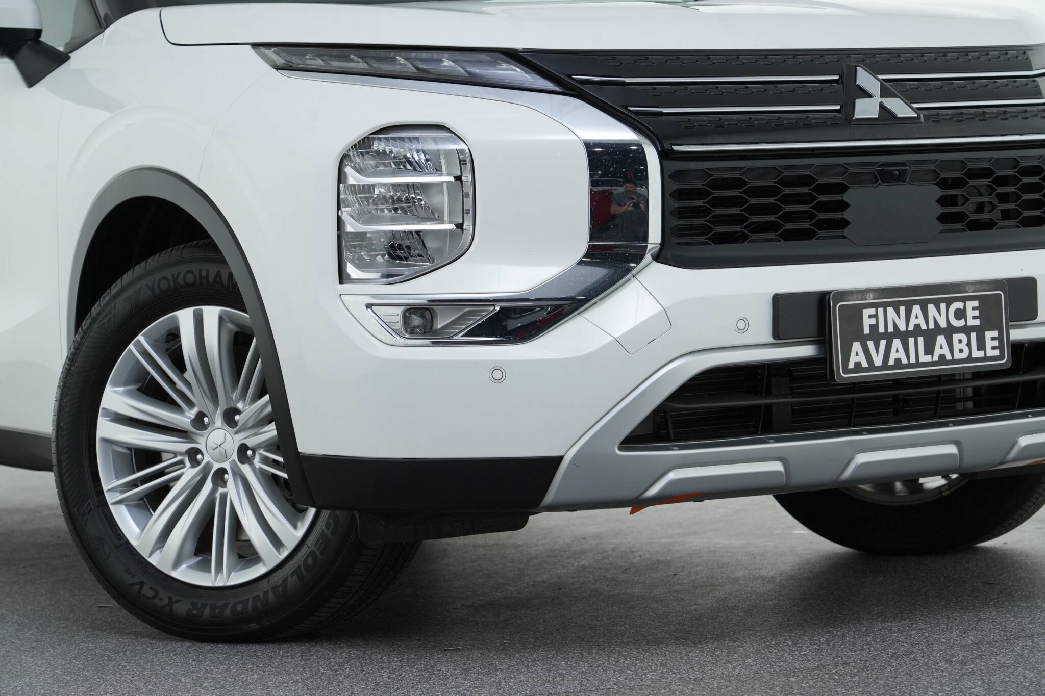 Mitsubishi Outlander image 2