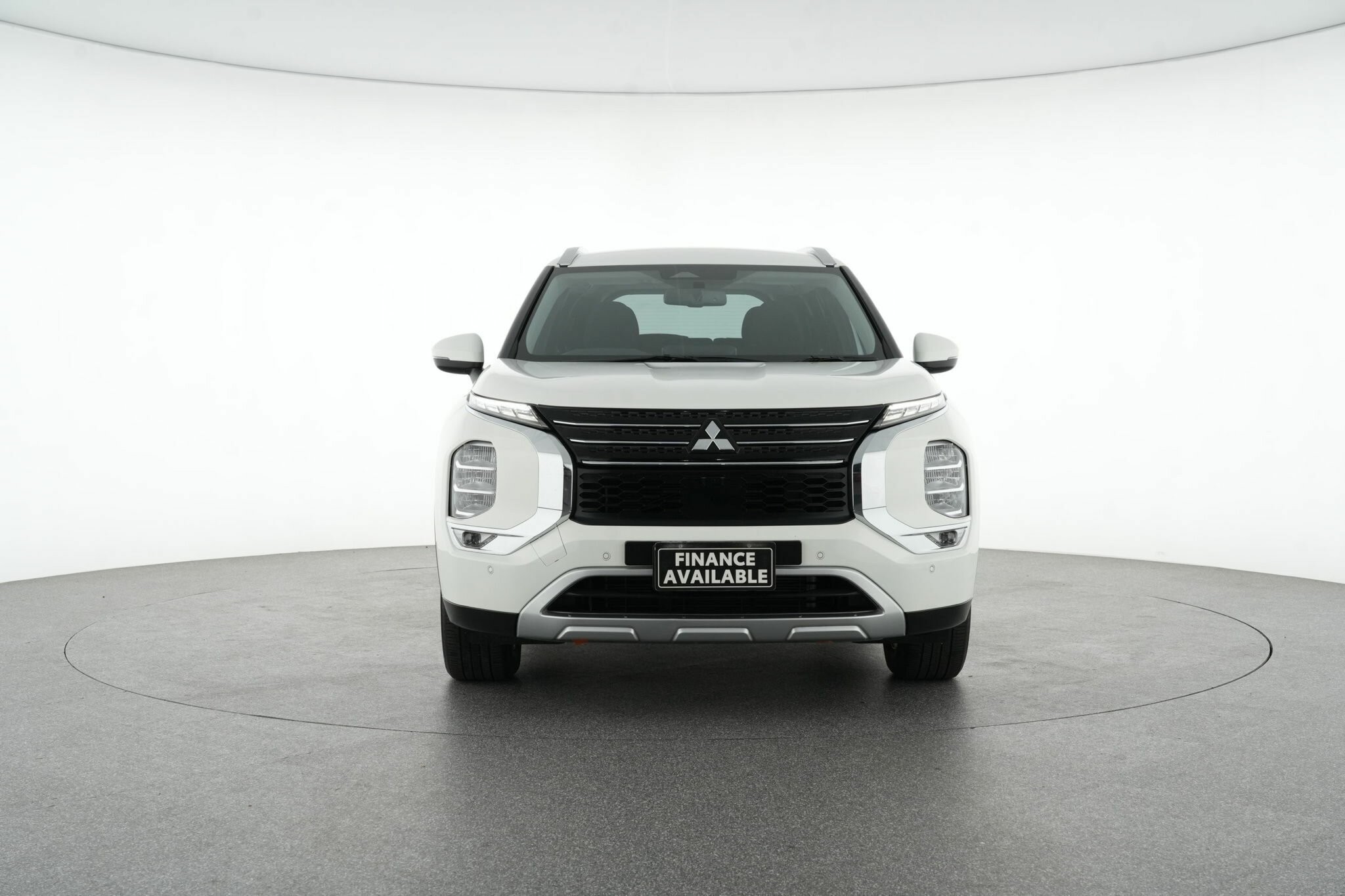 Mitsubishi Outlander image 3