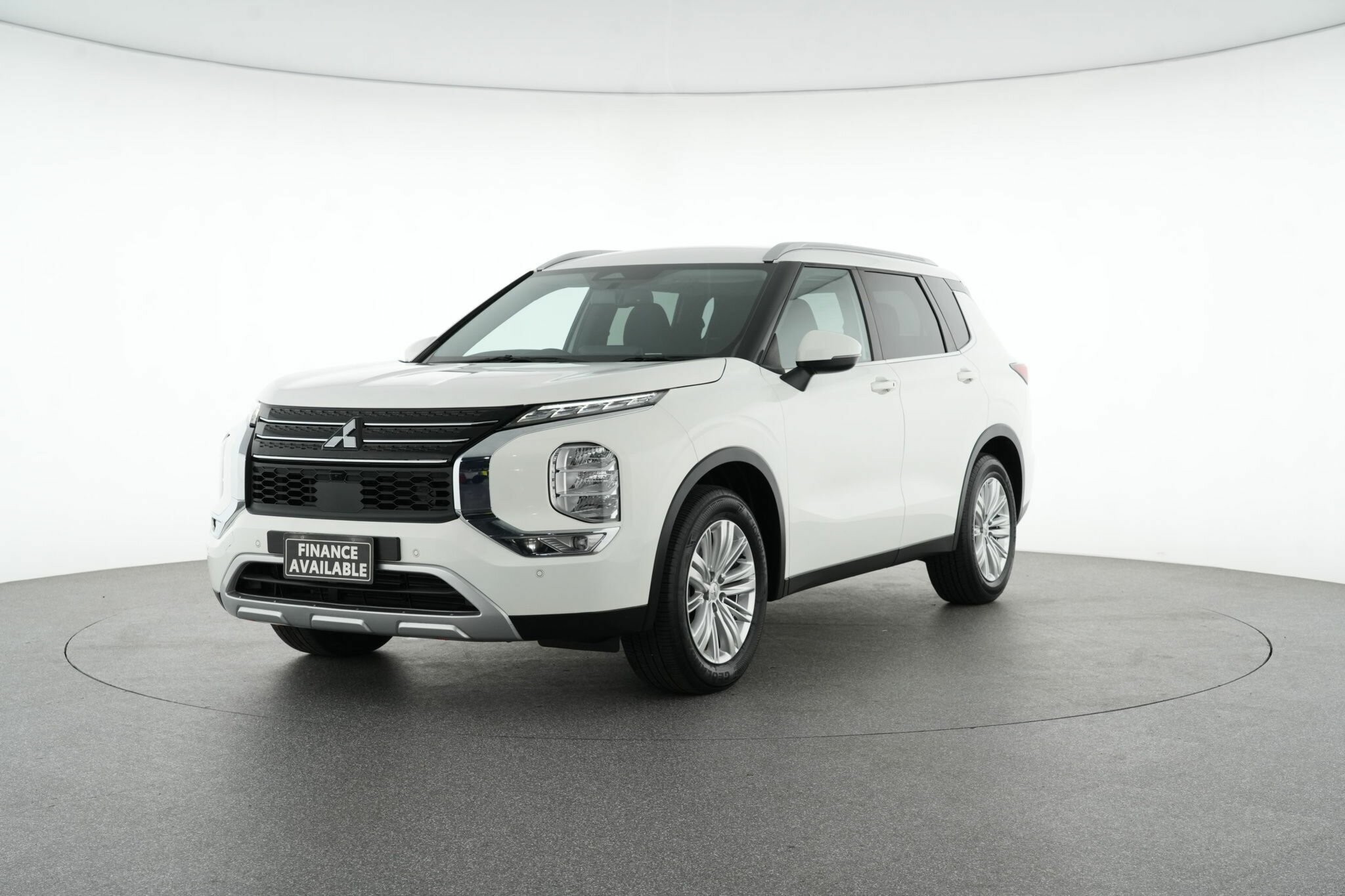 Mitsubishi Outlander image 4