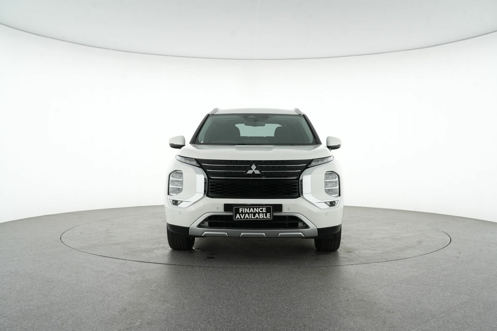 Mitsubishi Outlander image 3