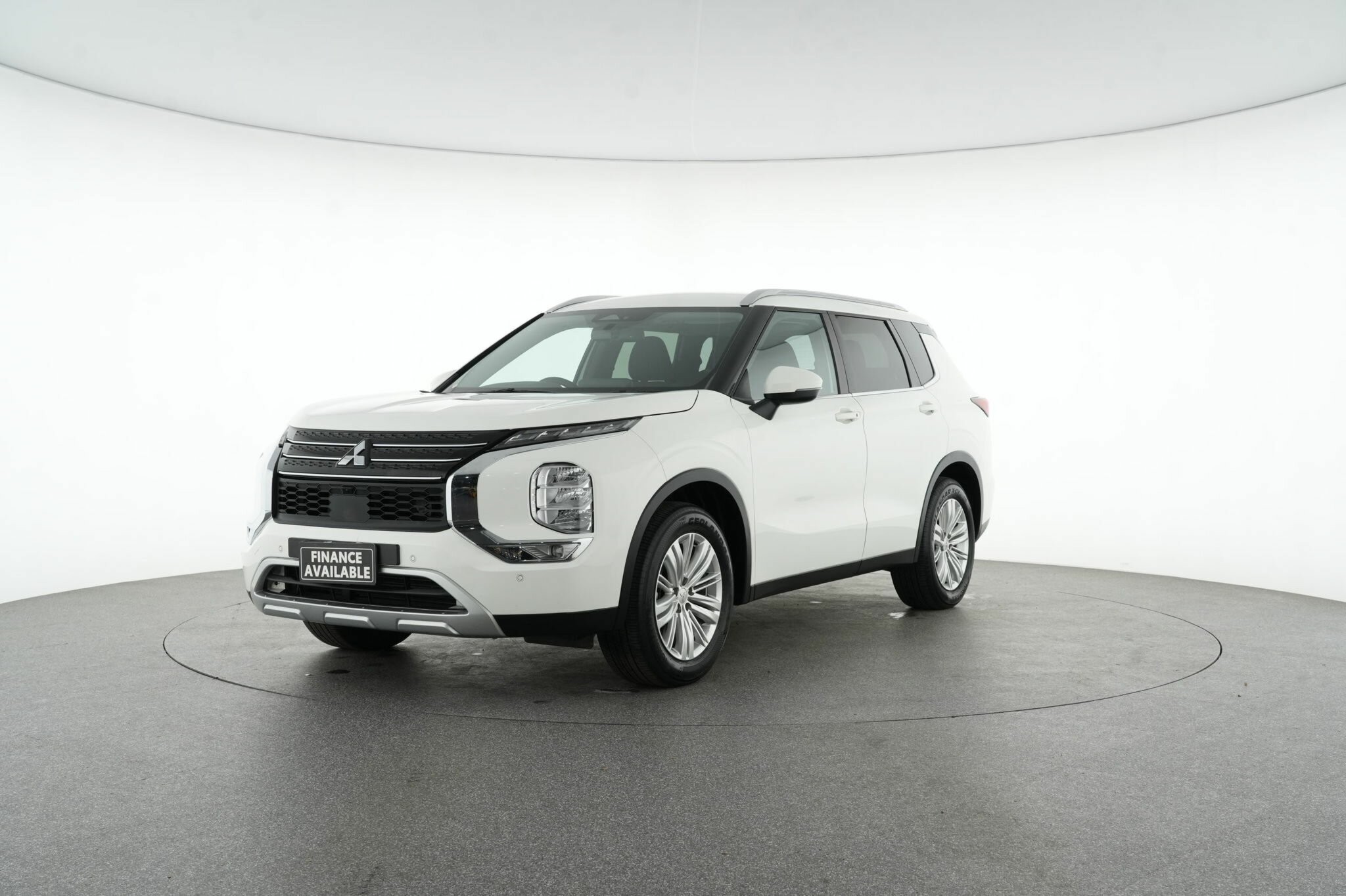 Mitsubishi Outlander image 4