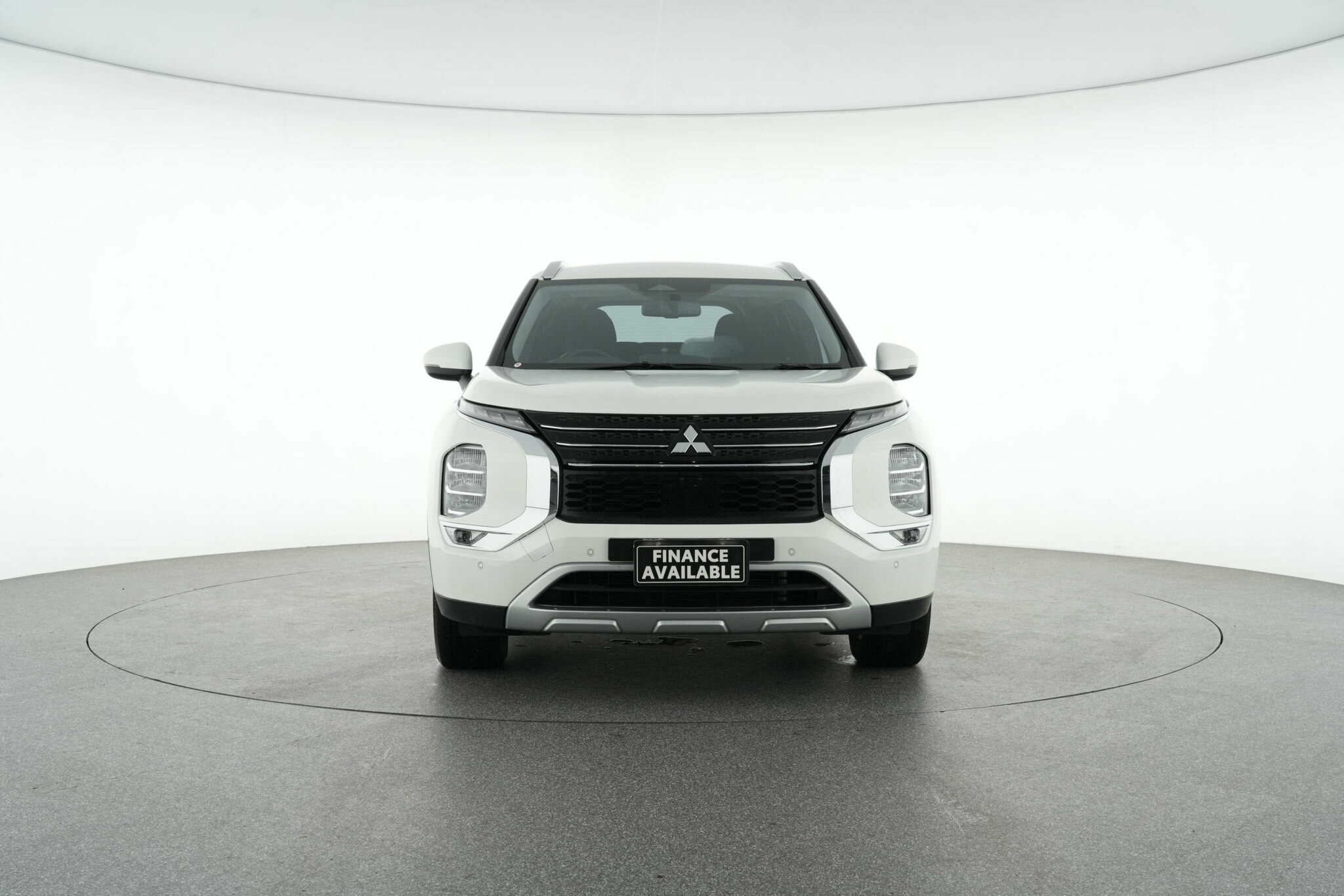 Mitsubishi Outlander image 3