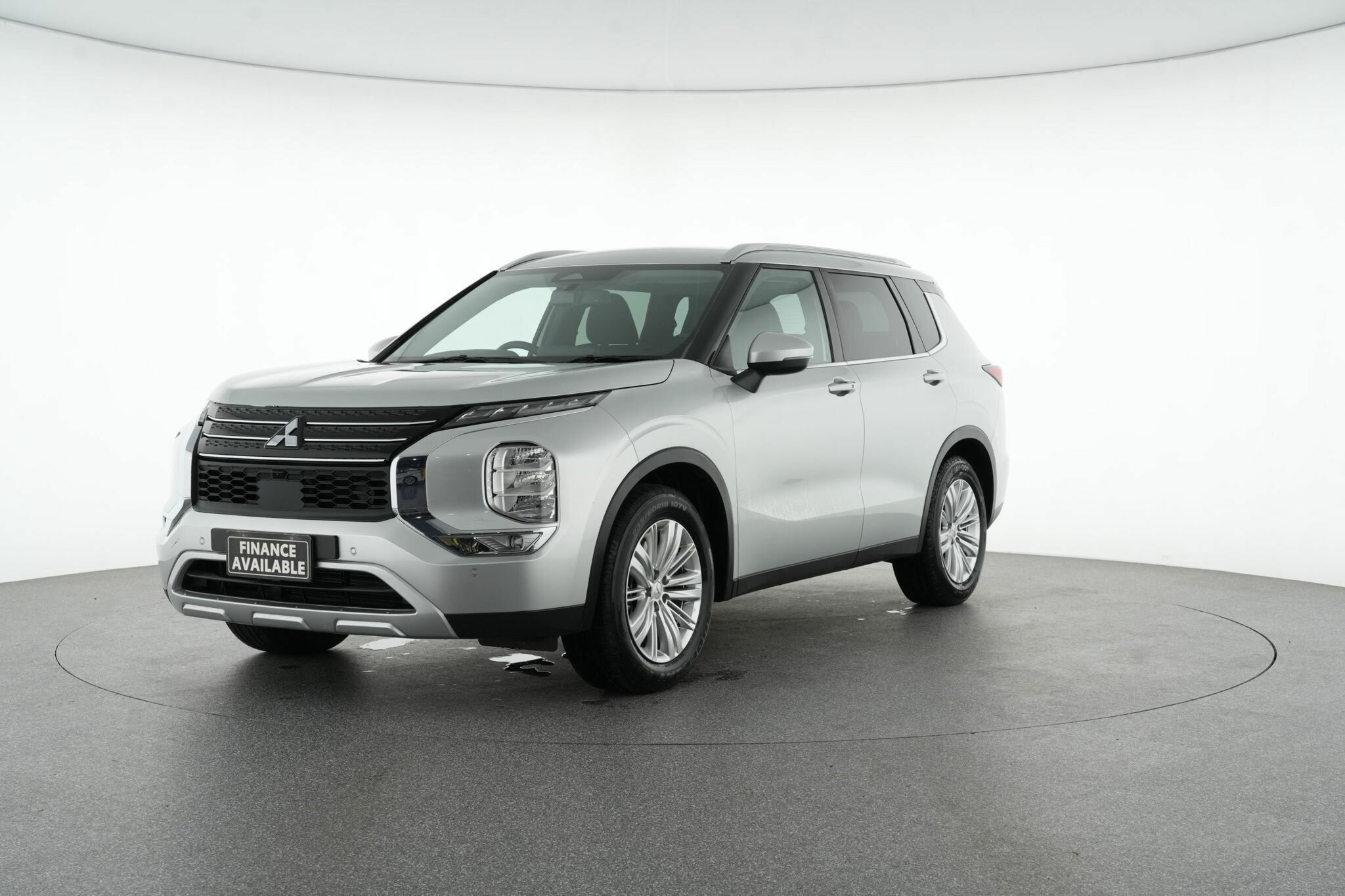 Mitsubishi Outlander image 4