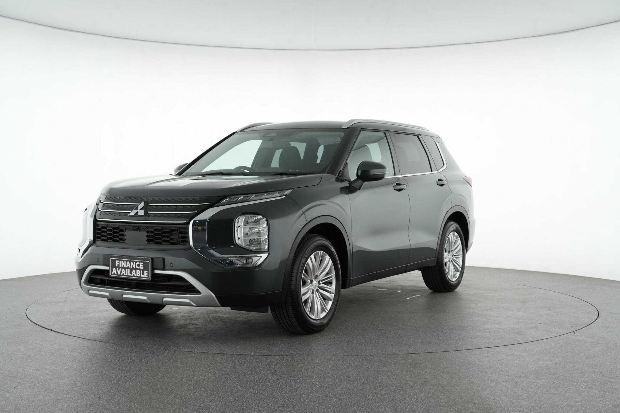 Mitsubishi Outlander image 4