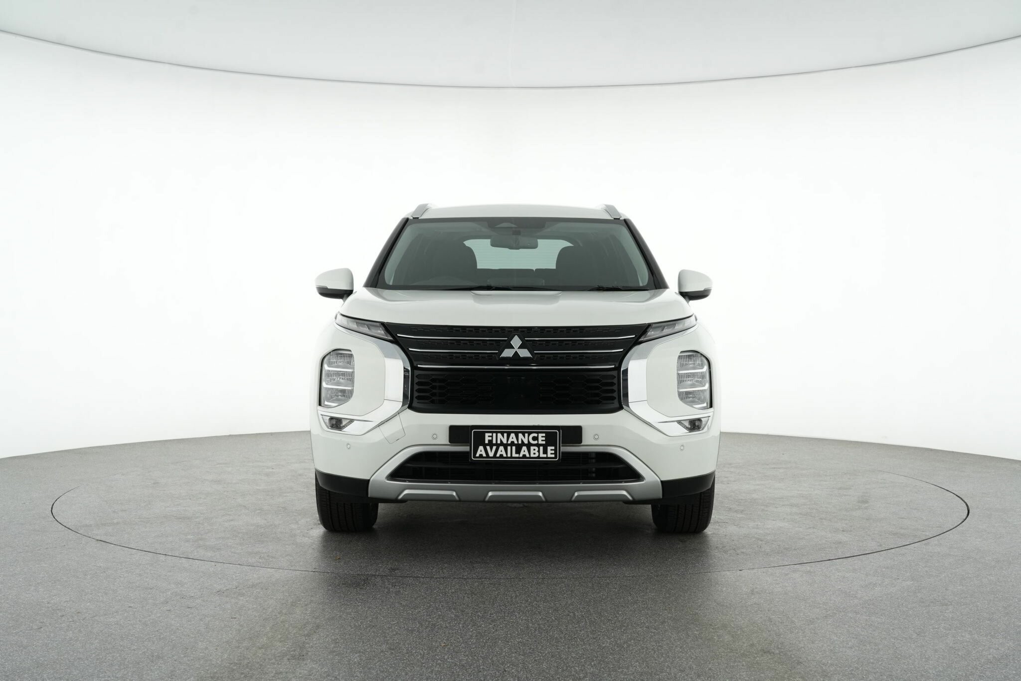 Mitsubishi Outlander image 3
