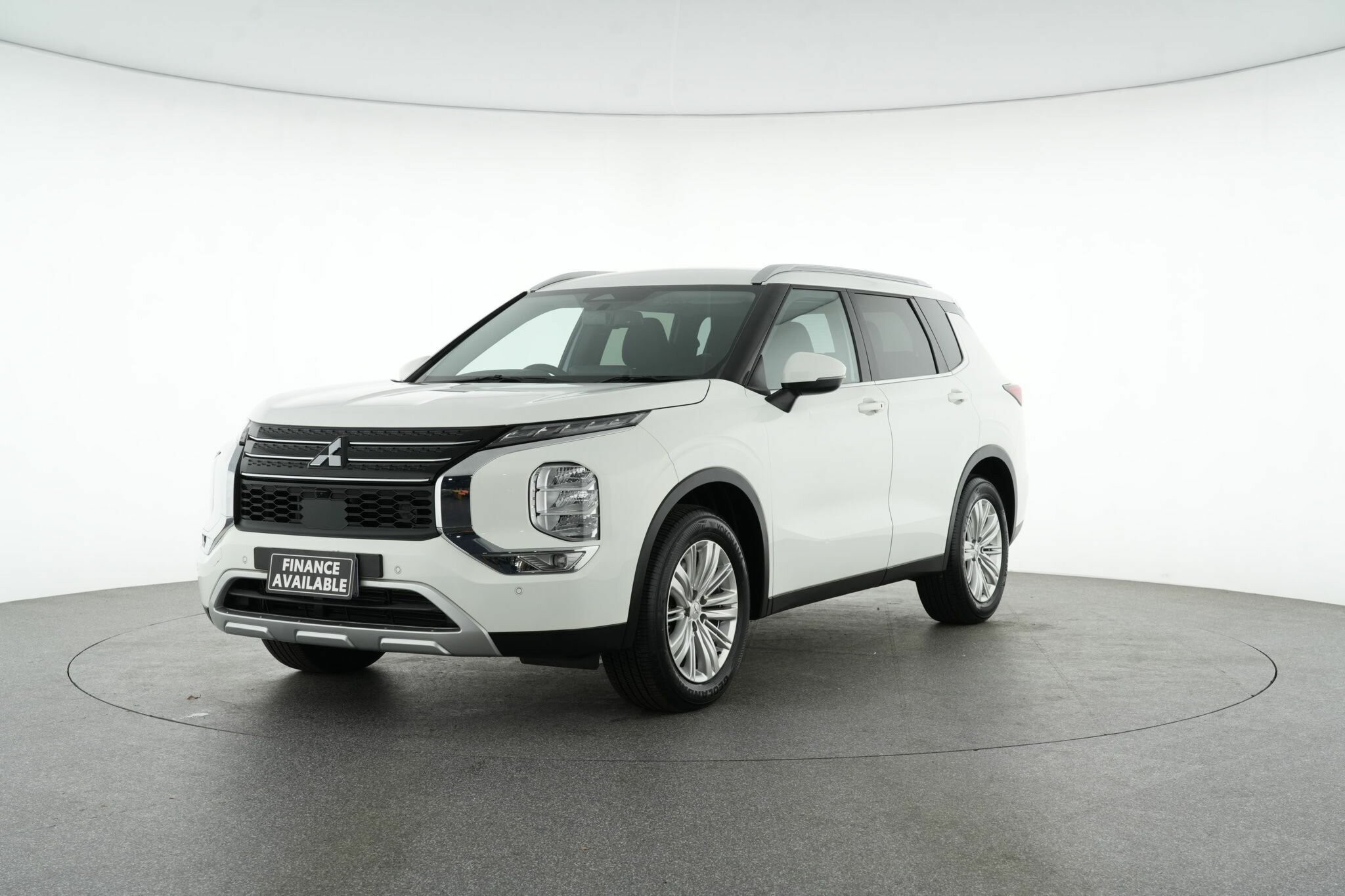 Mitsubishi Outlander image 4