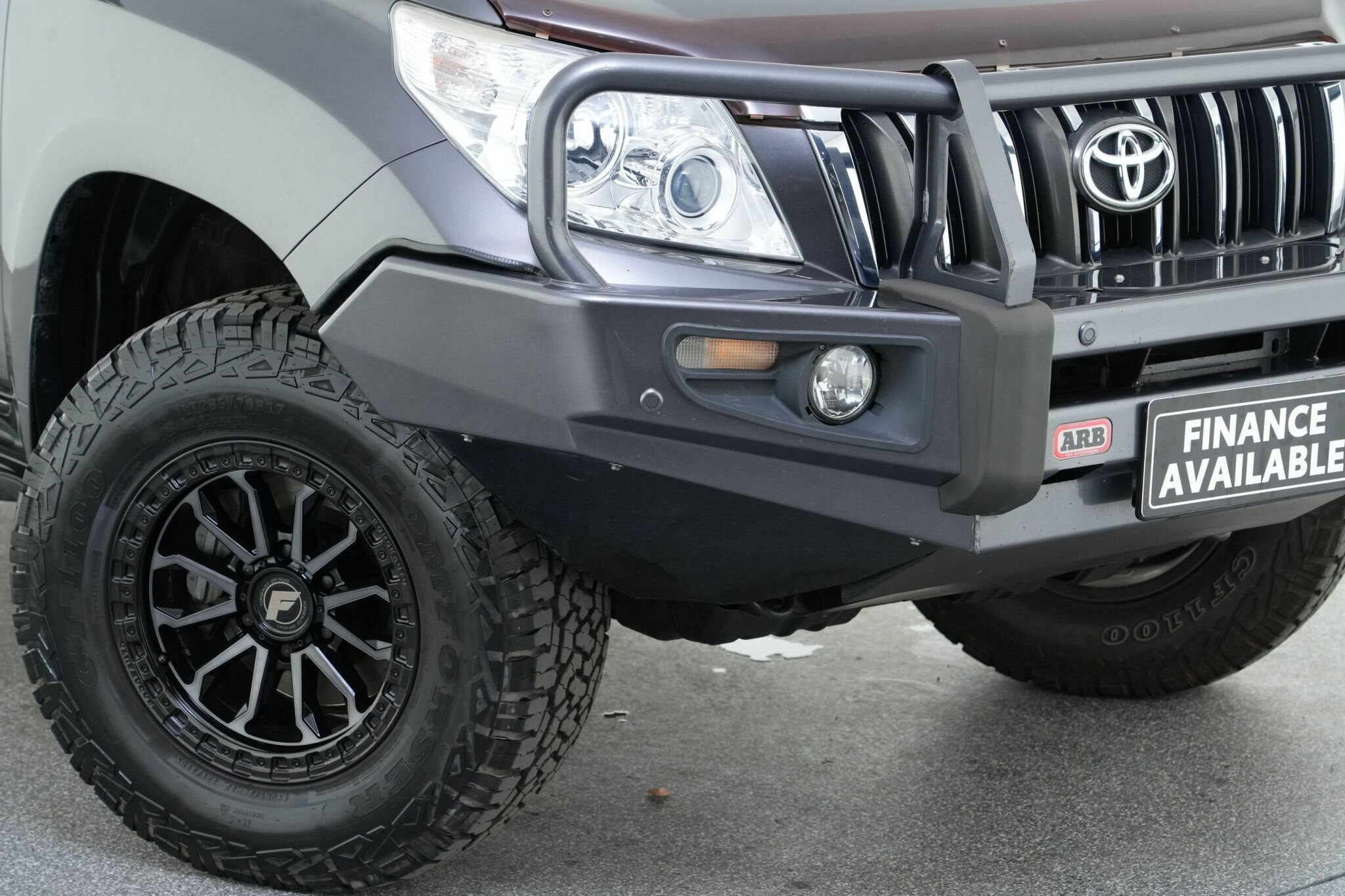 Toyota Landcruiser Prado image 2