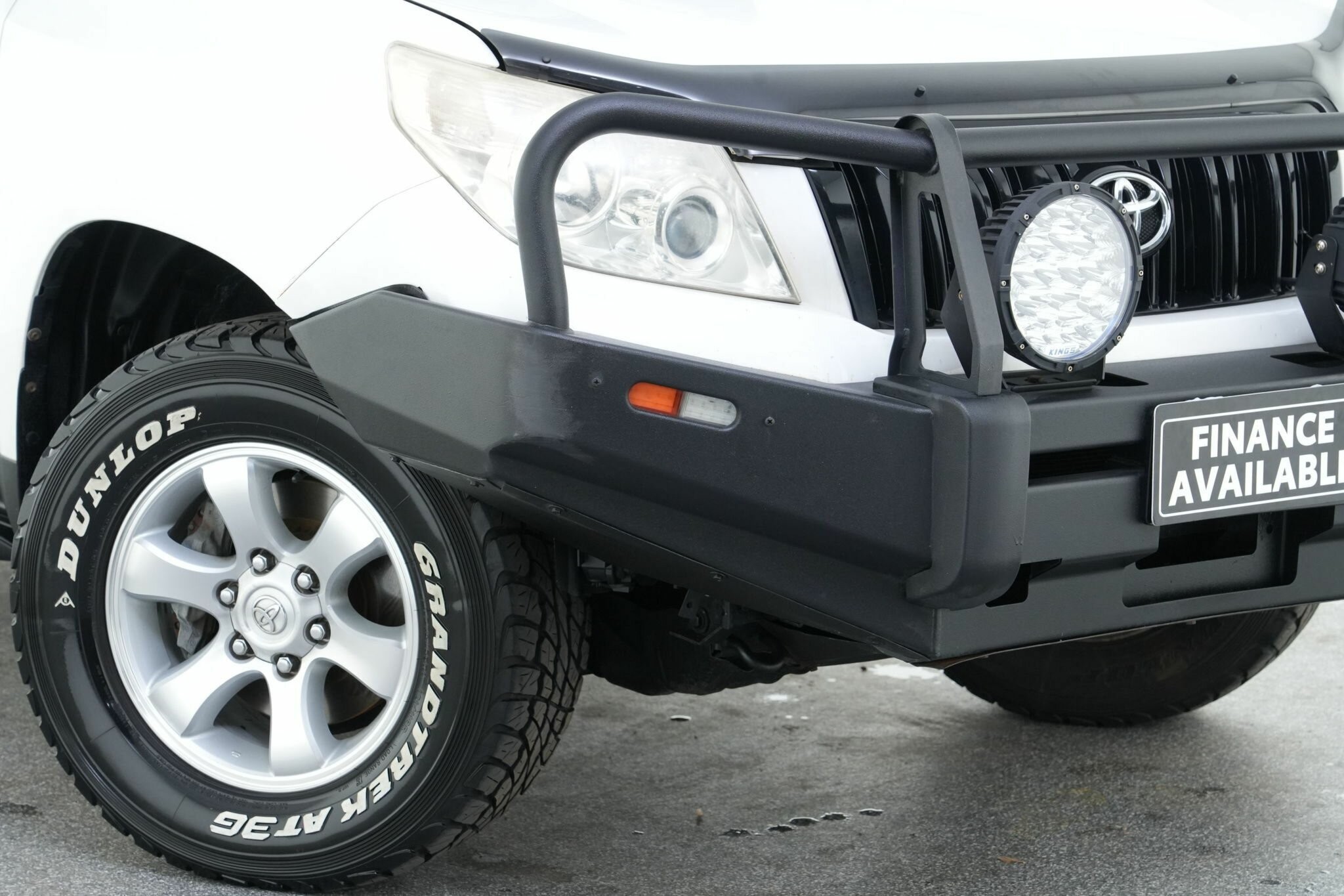 Toyota Landcruiser Prado image 2