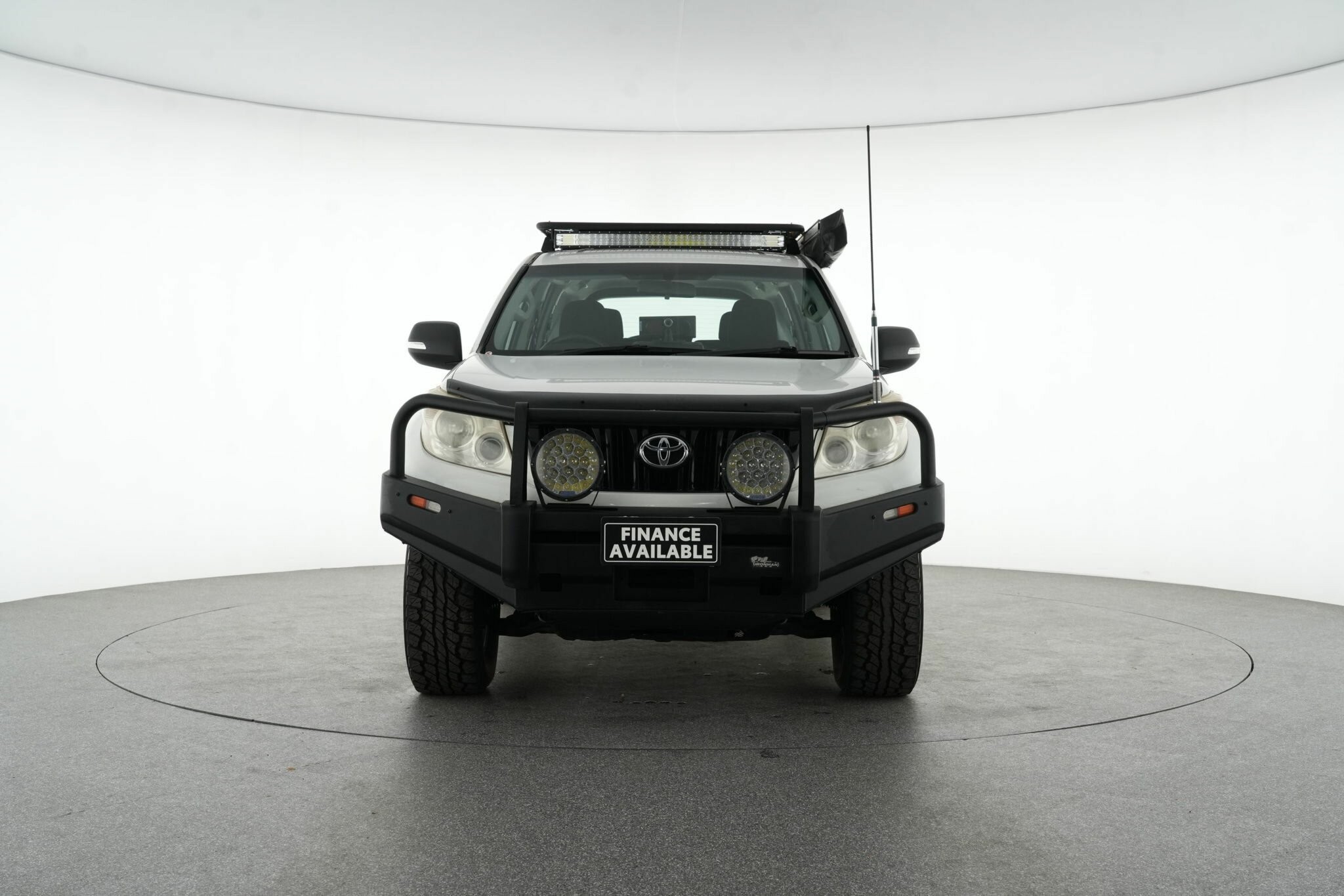 Toyota Landcruiser Prado image 3
