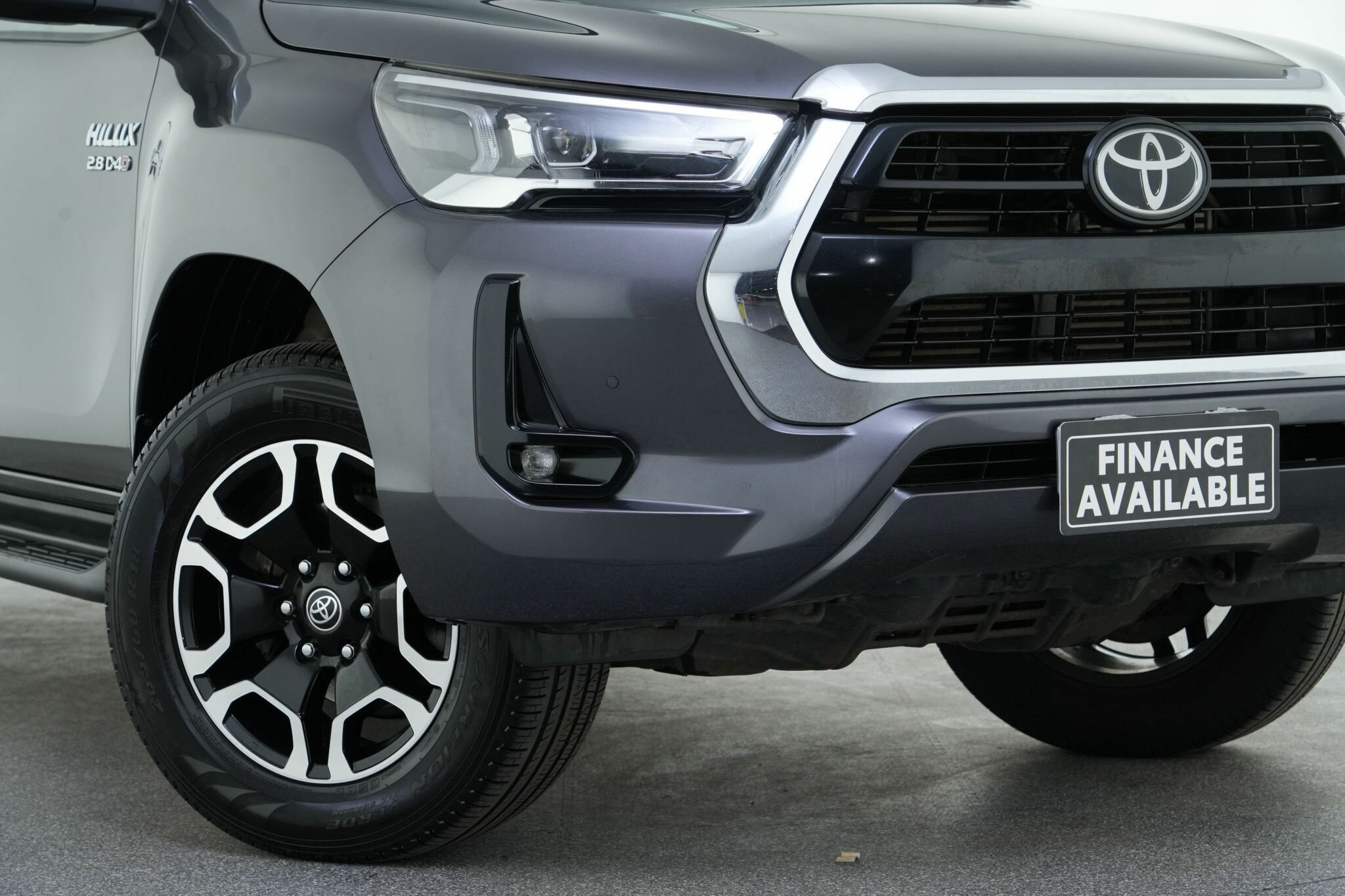 Toyota Hilux image 2