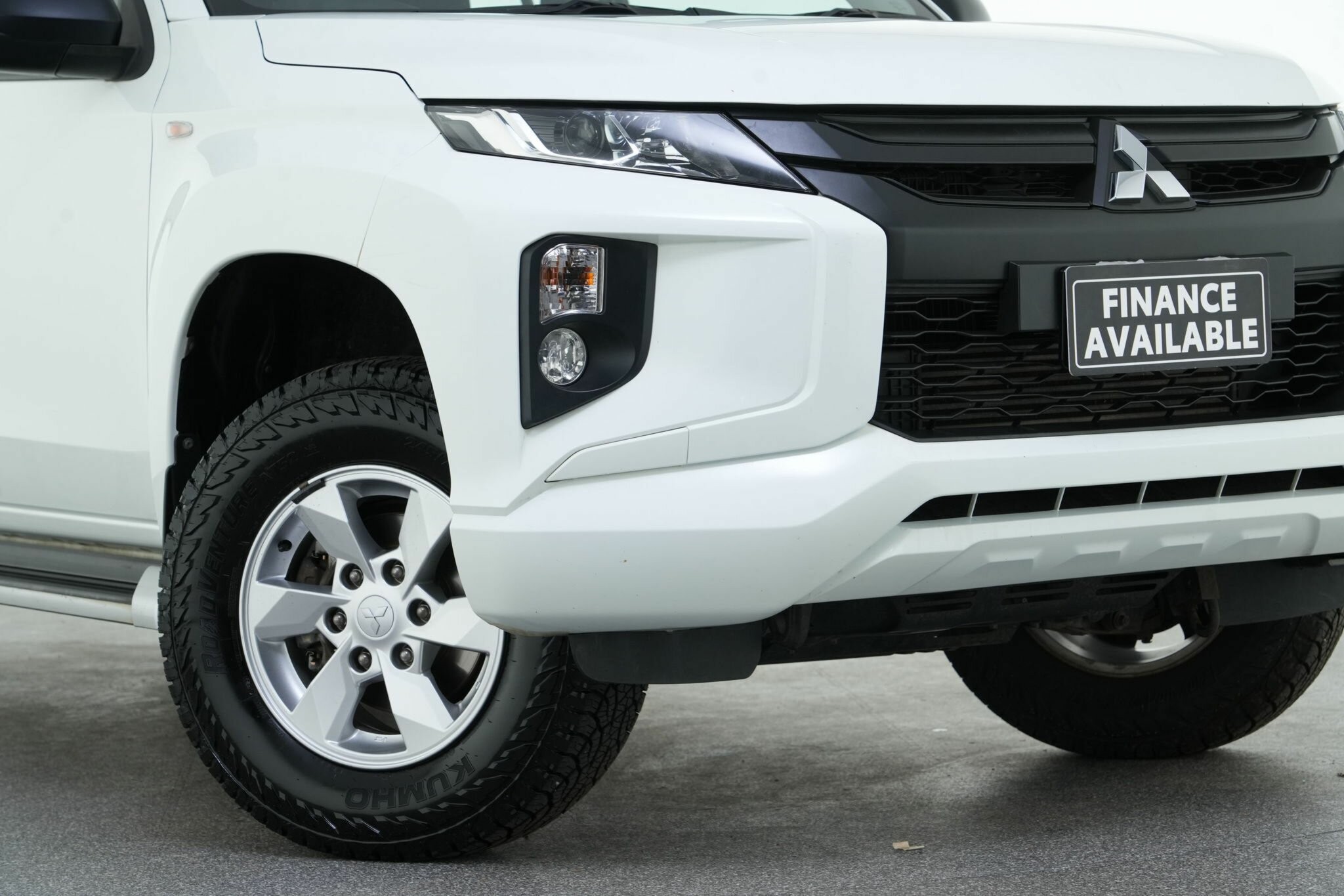 Mitsubishi Triton image 2