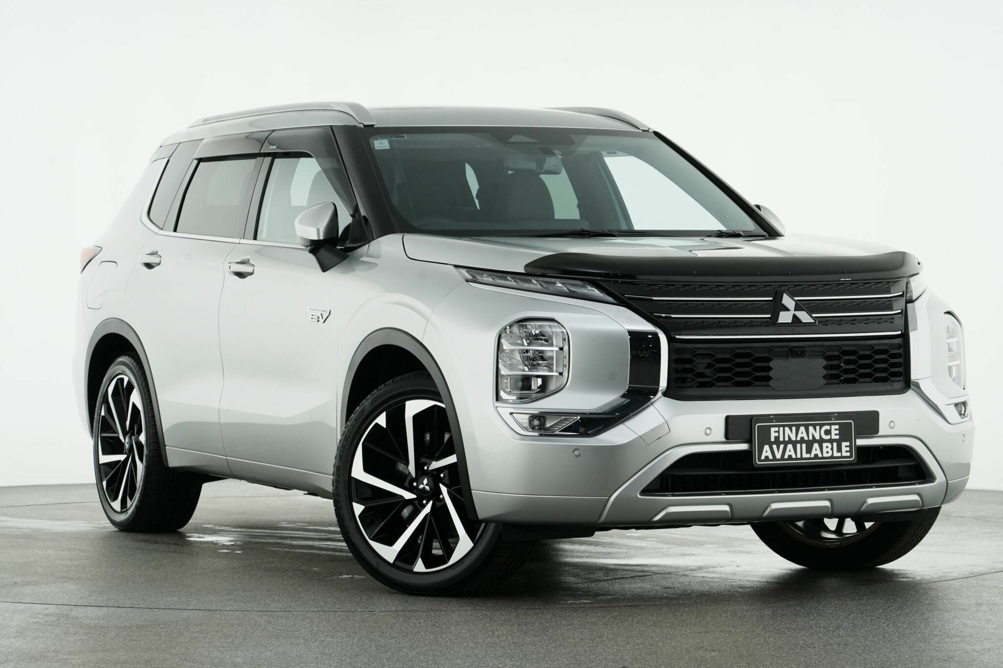 Mitsubishi Outlander image 1