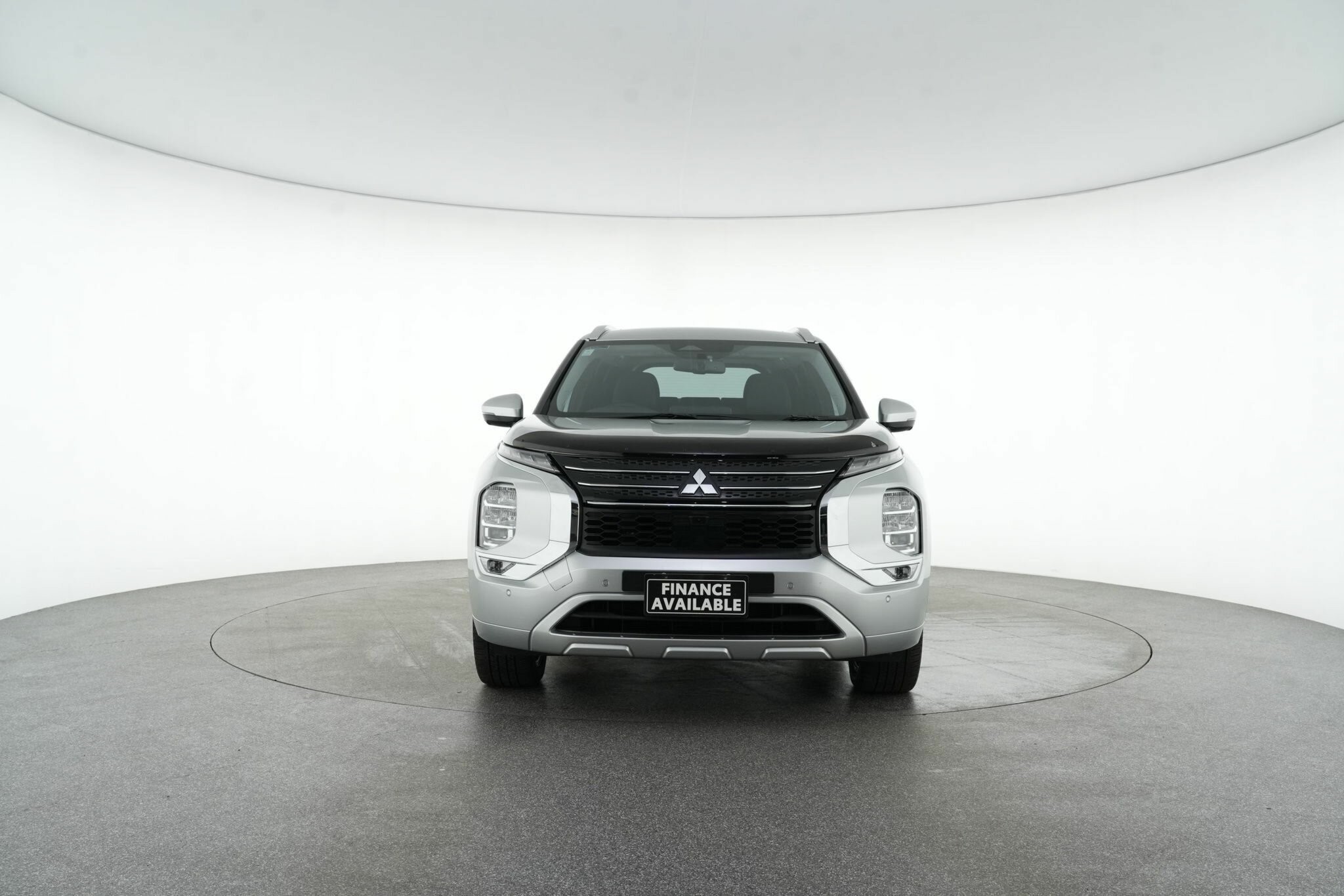 Mitsubishi Outlander image 3