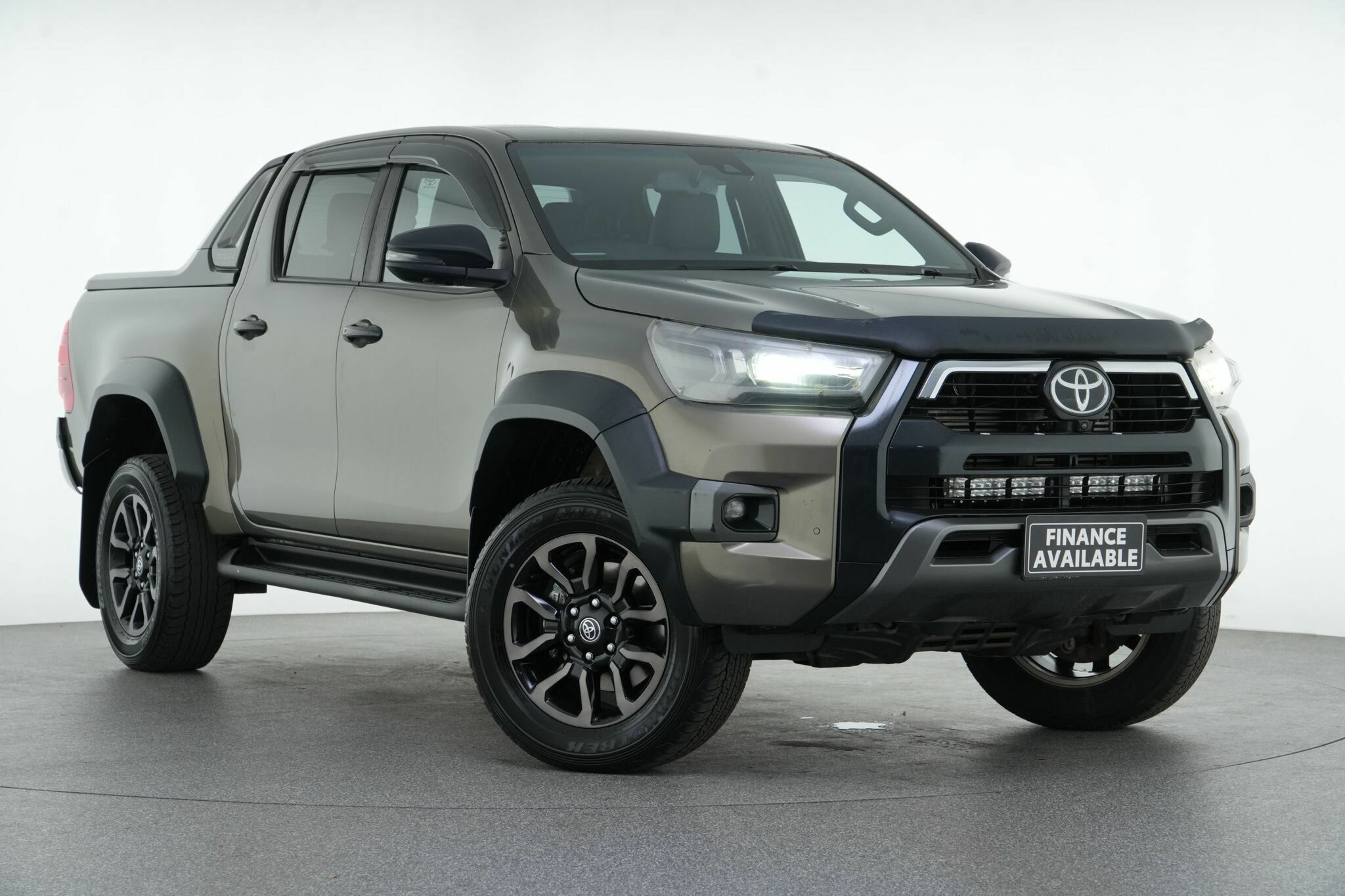 Toyota Hilux image 1