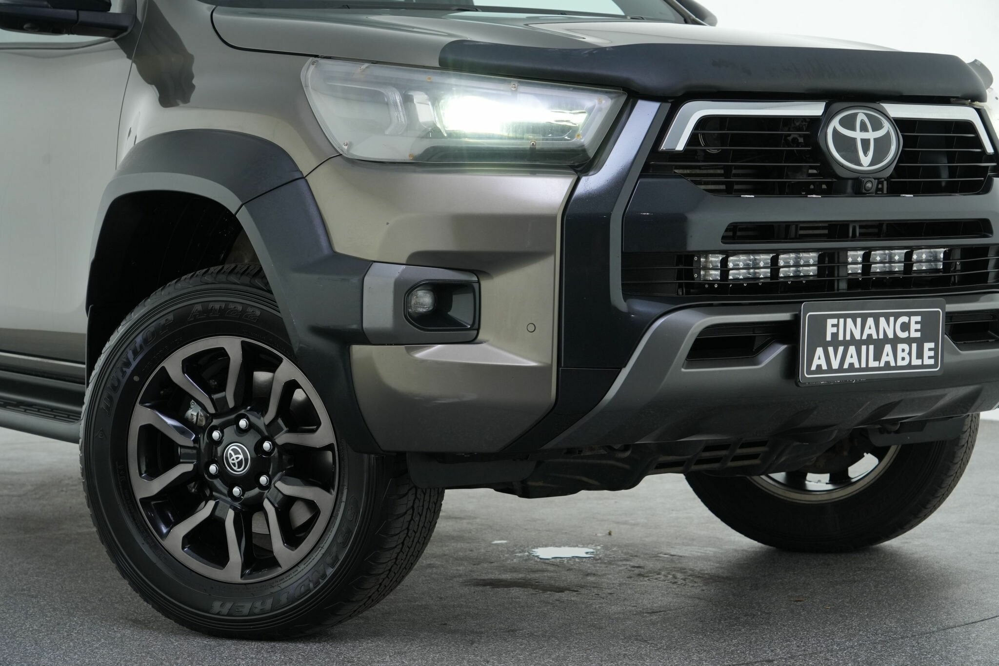 Toyota Hilux image 2