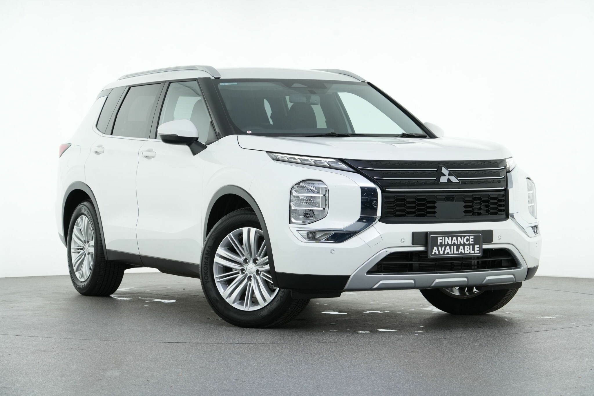 Mitsubishi Outlander image 1