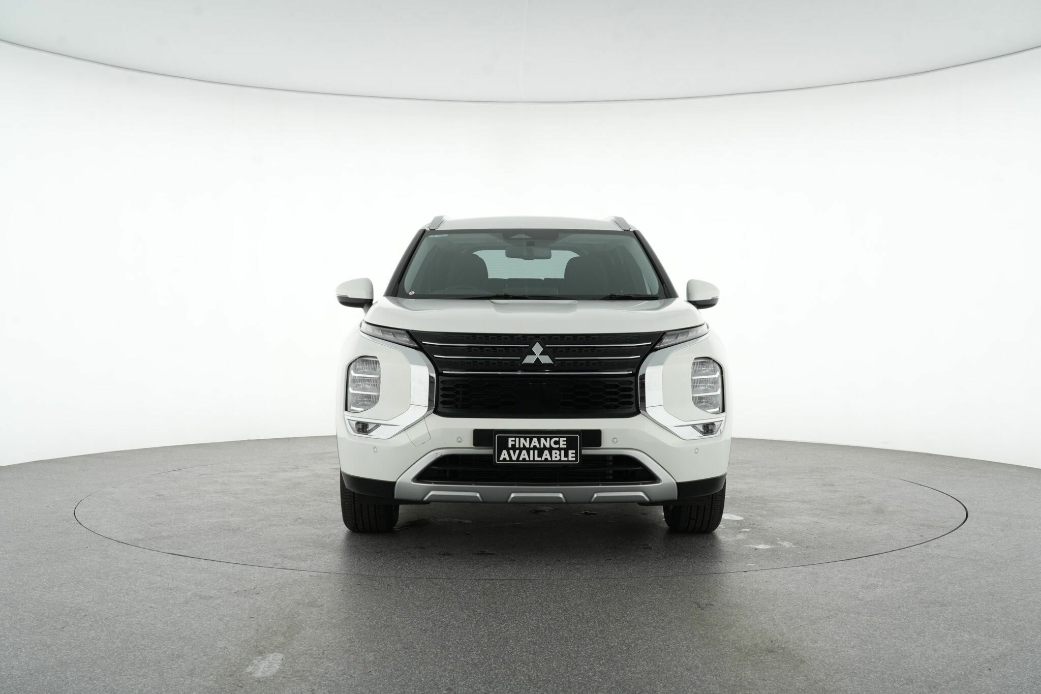 Mitsubishi Outlander image 3