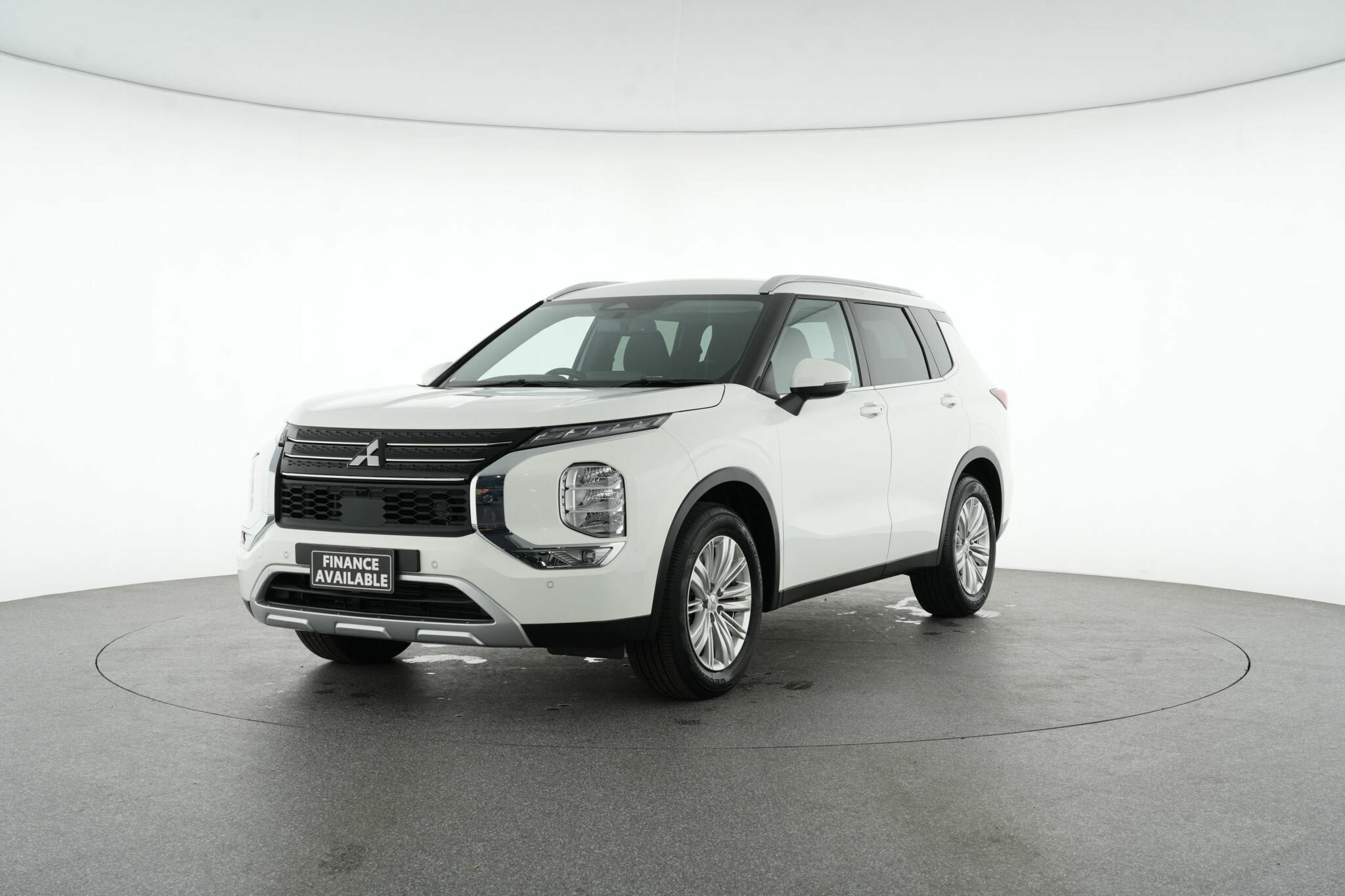 Mitsubishi Outlander image 4