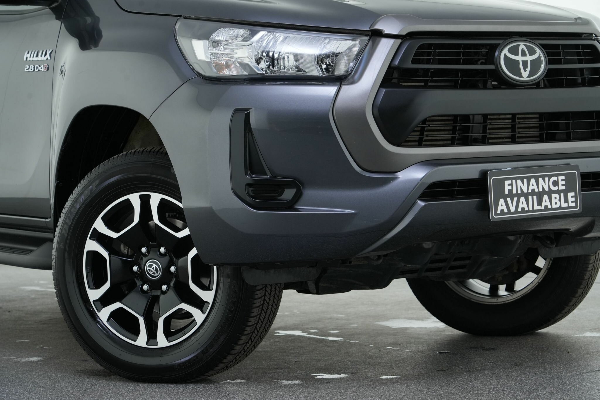 Toyota Hilux image 2