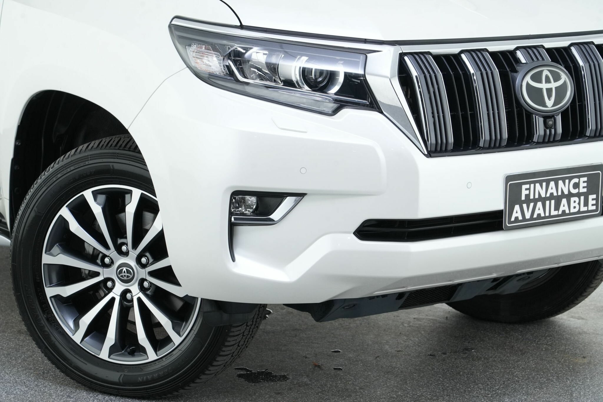 Toyota Landcruiser Prado image 2