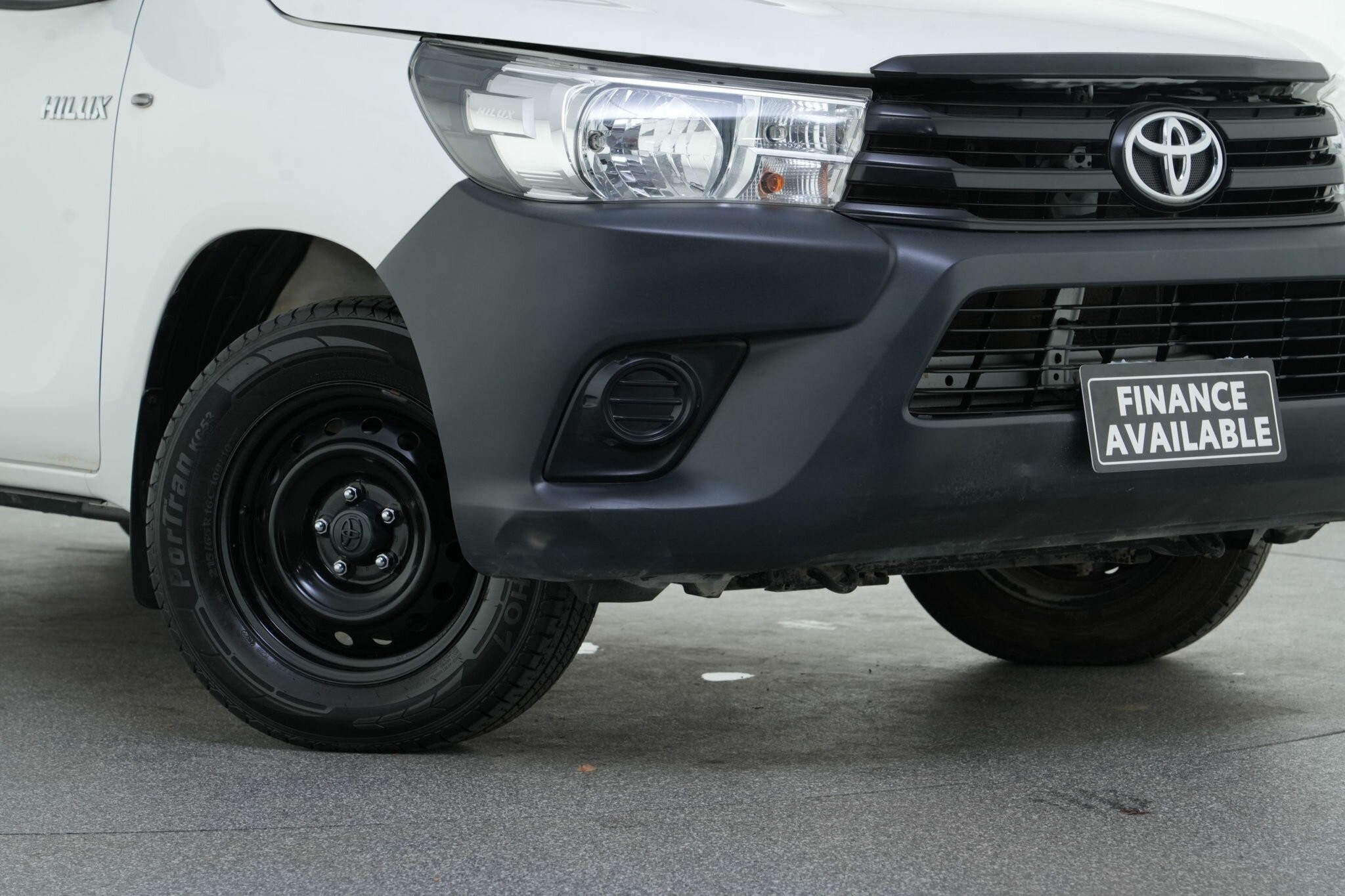 Toyota Hilux image 2