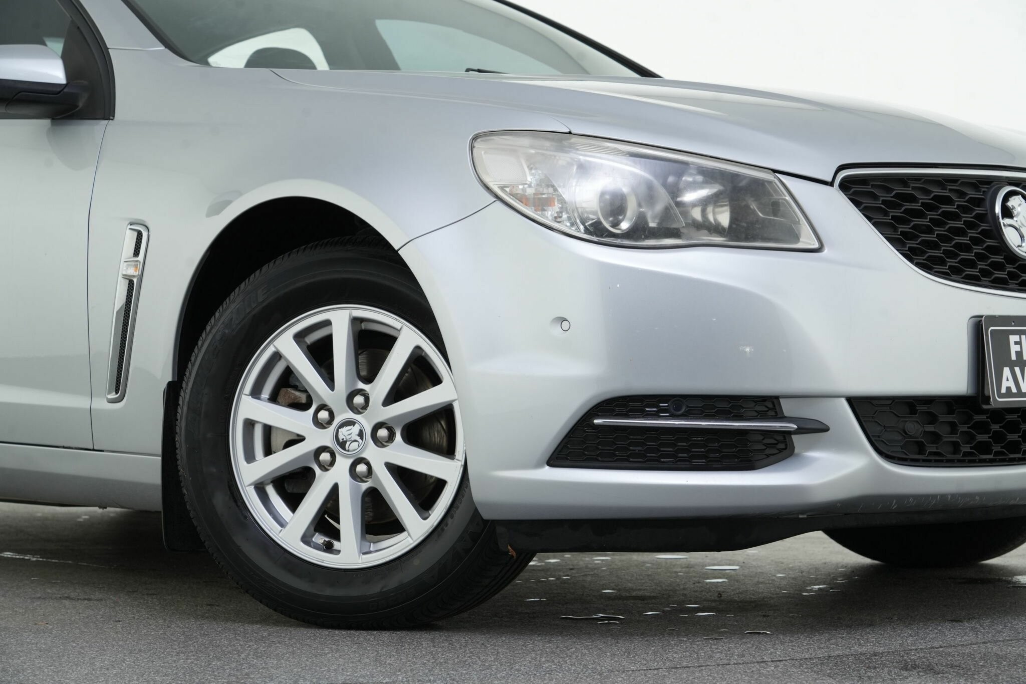 Holden Commodore image 2