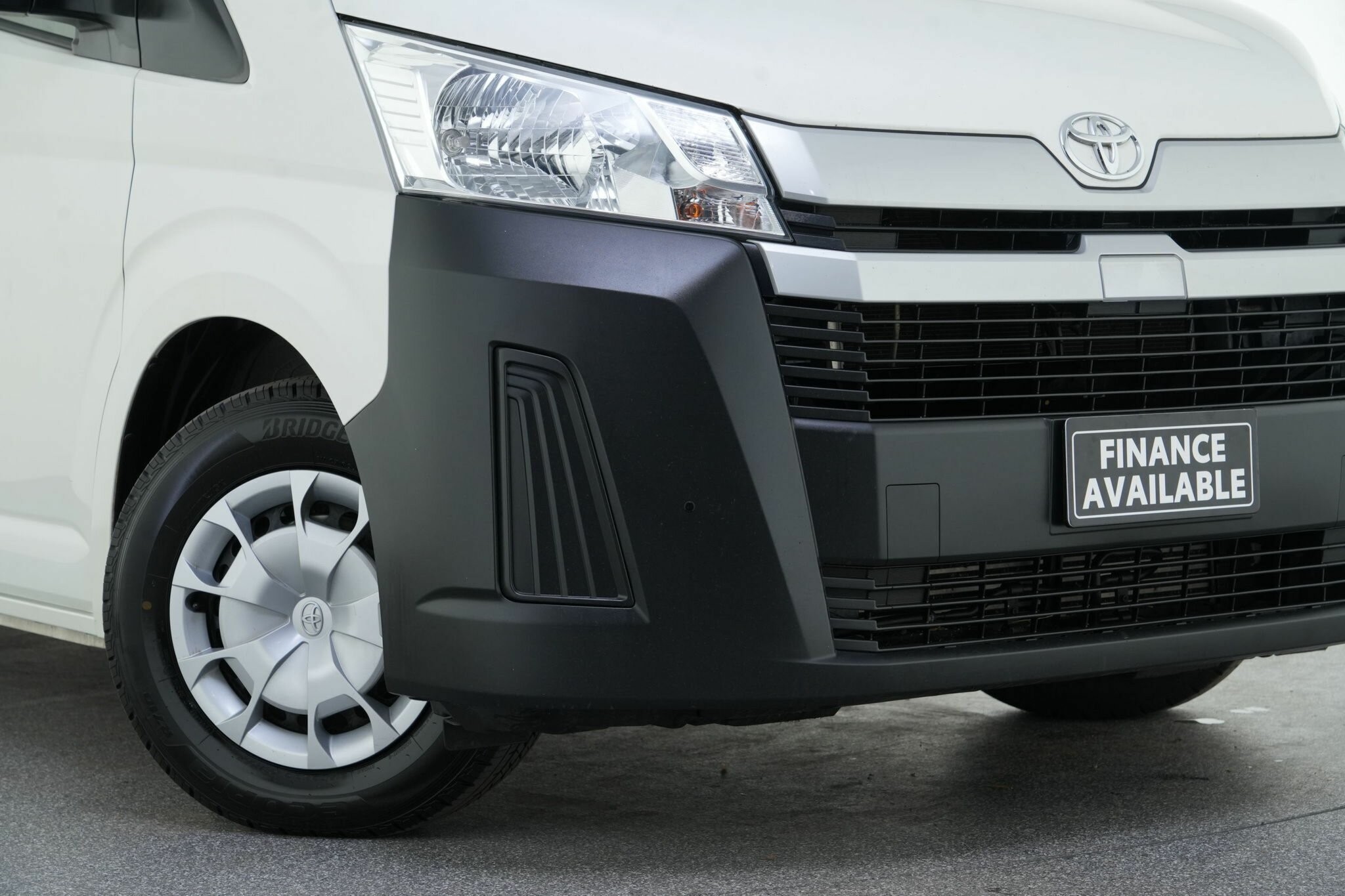 Toyota Hiace image 2