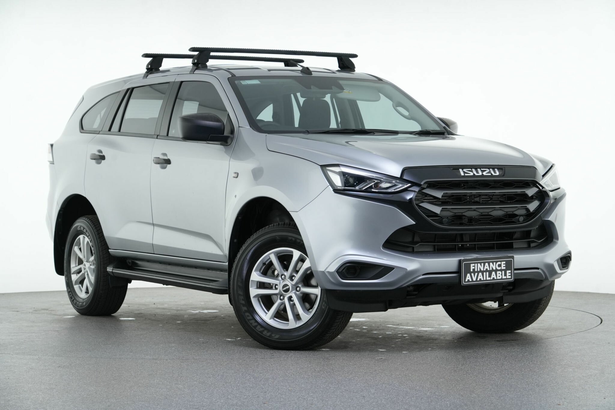 Isuzu Mu-x image 1