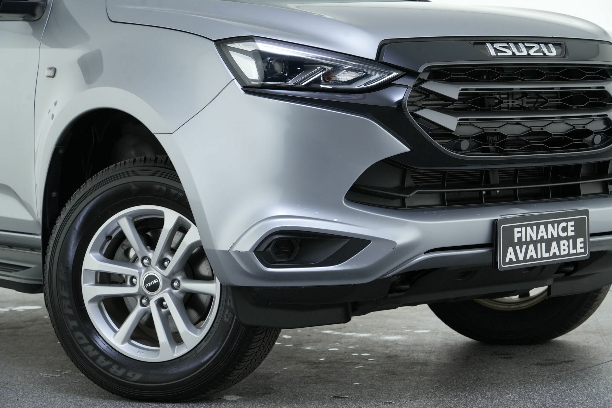 Isuzu Mu-x image 2
