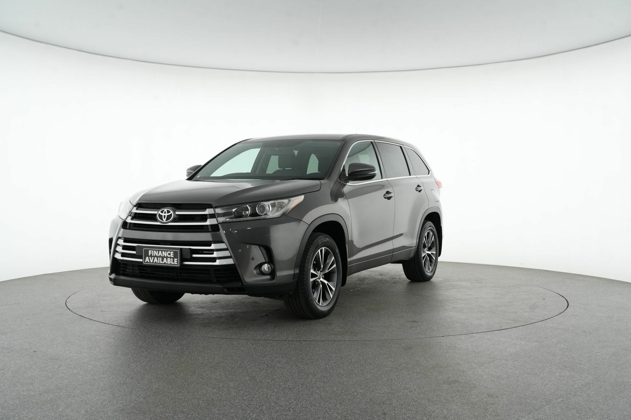 Toyota Kluger image 2