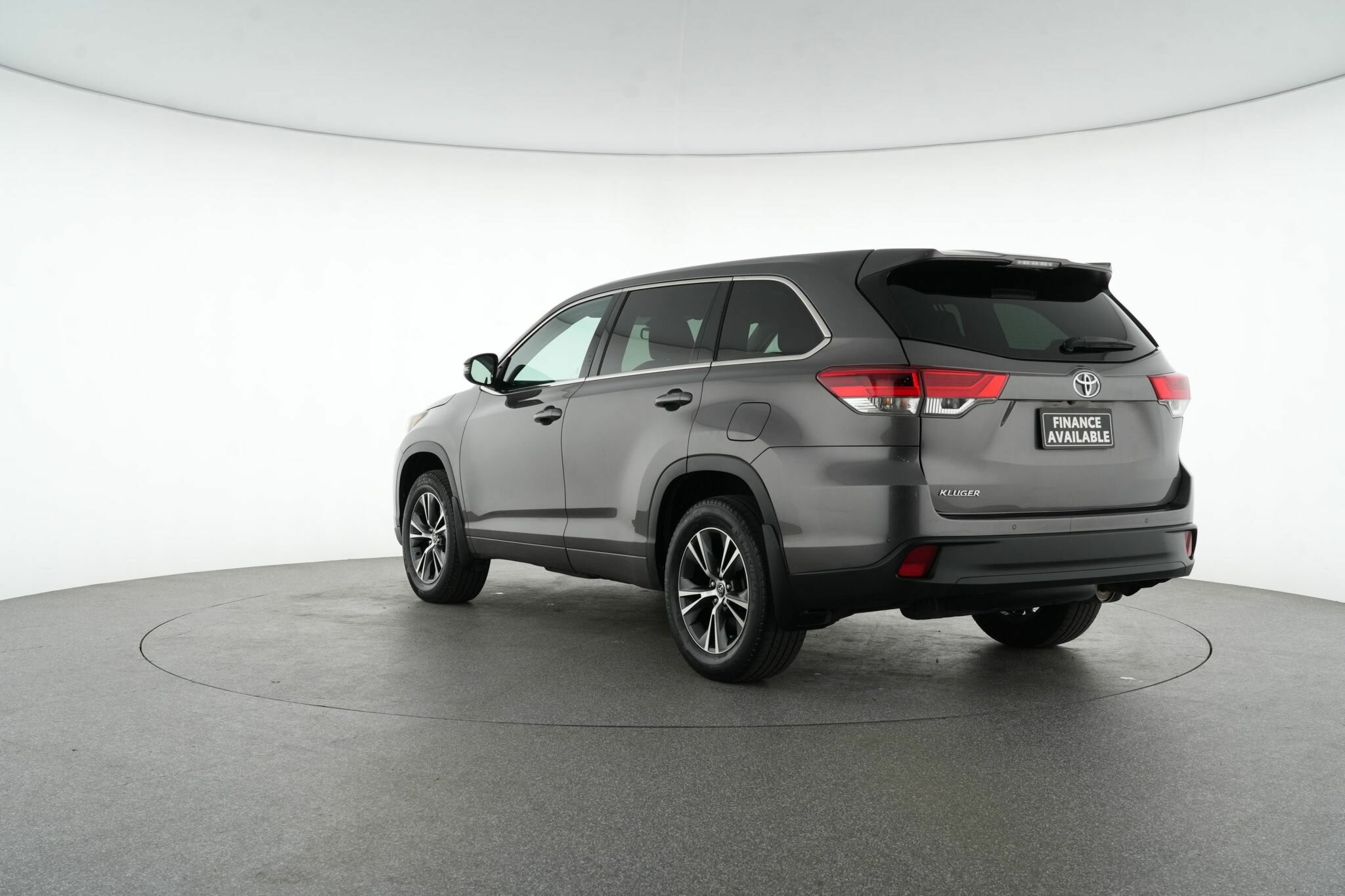 Toyota Kluger image 3