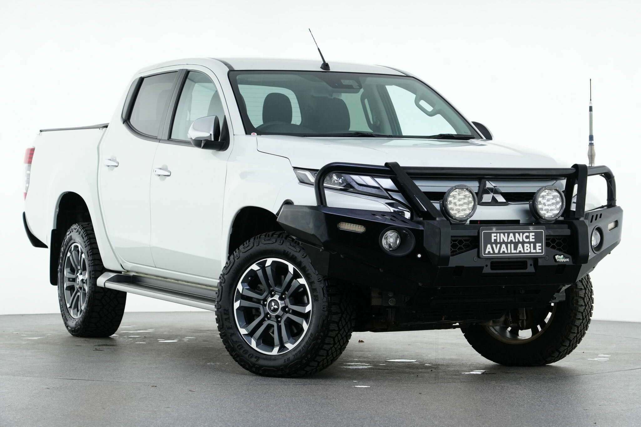 Mitsubishi Triton image 1