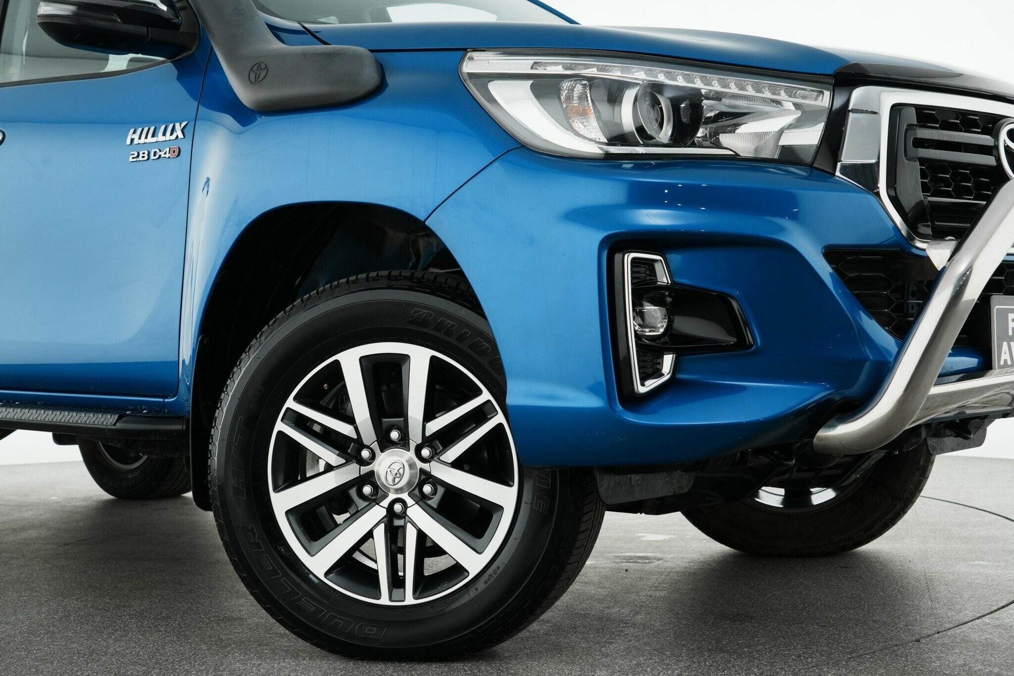 Toyota Hilux image 2