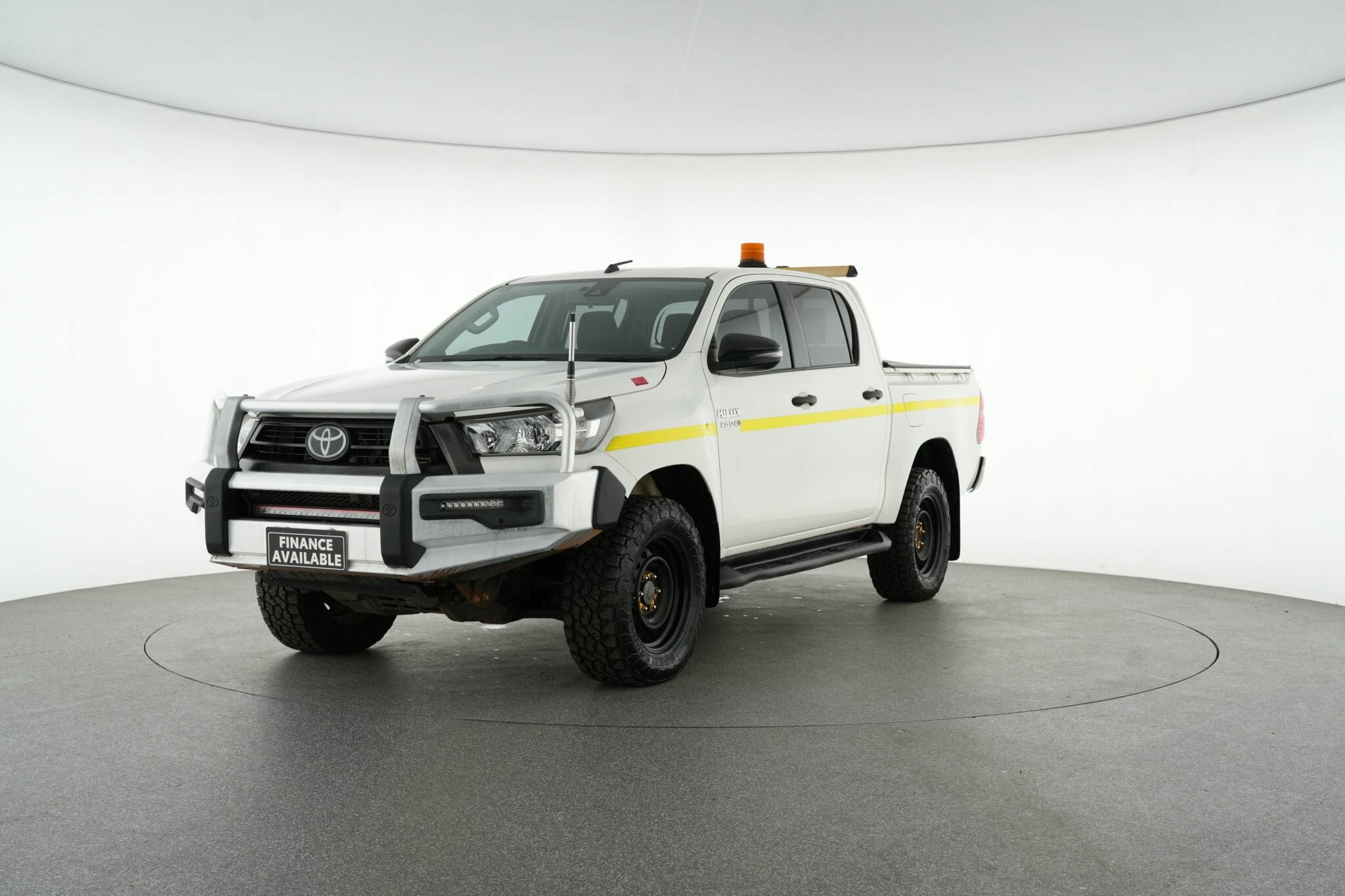 Toyota Hilux image 2
