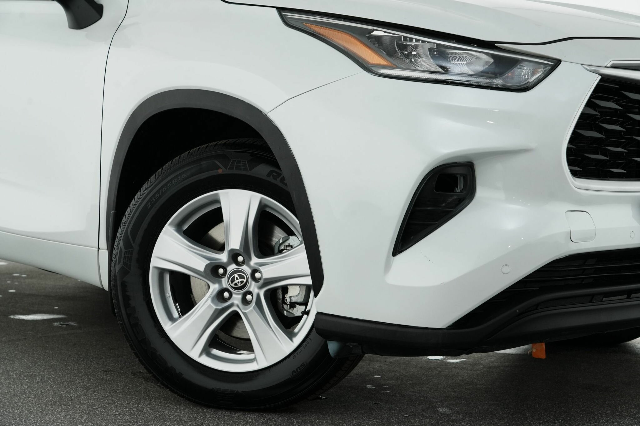 Toyota Kluger image 2