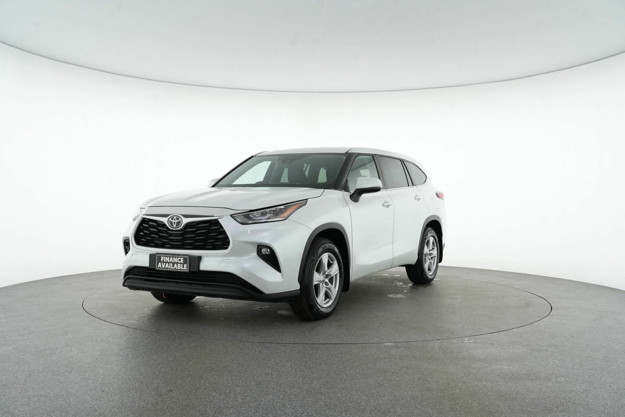 Toyota Kluger image 4