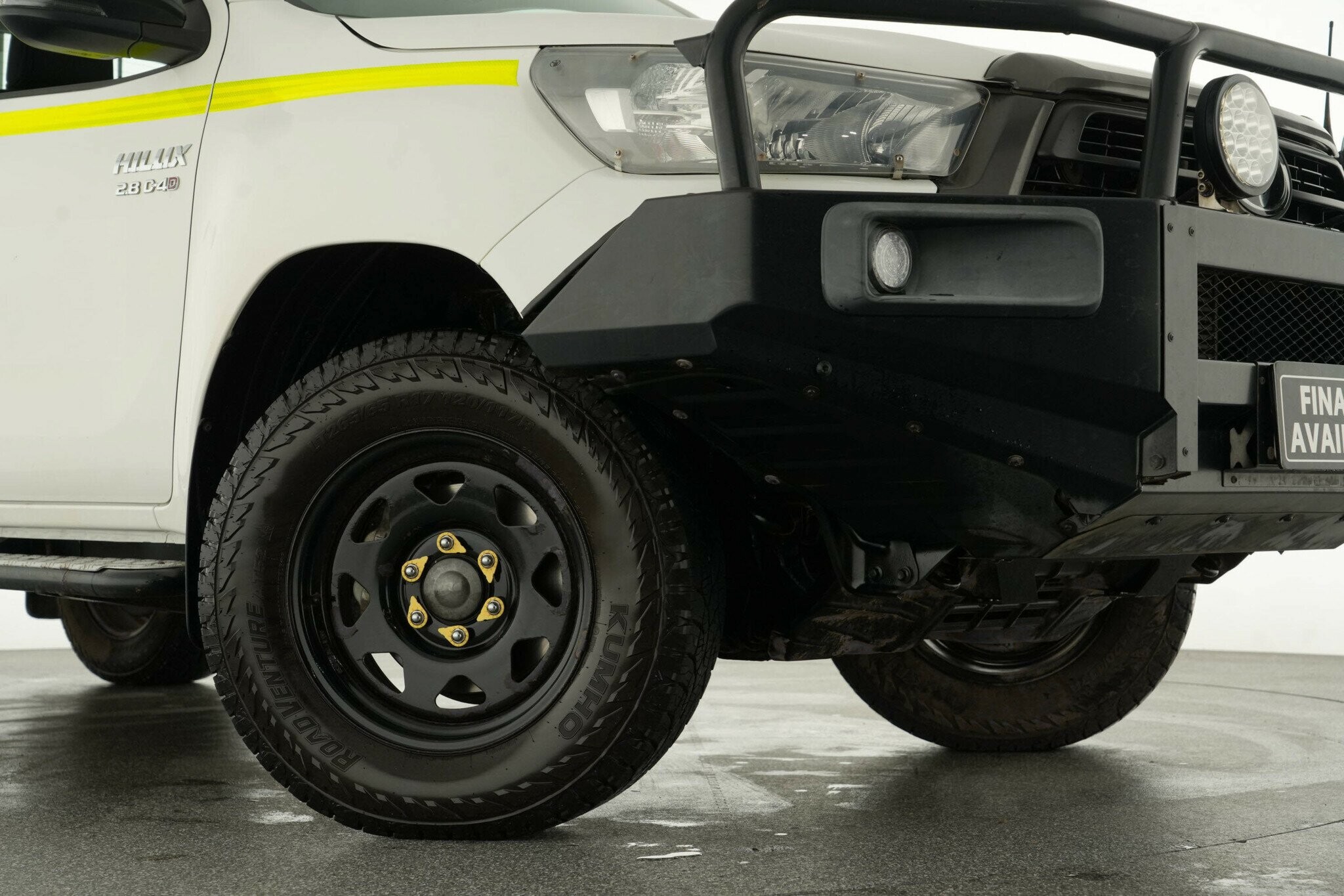 Toyota Hilux image 2