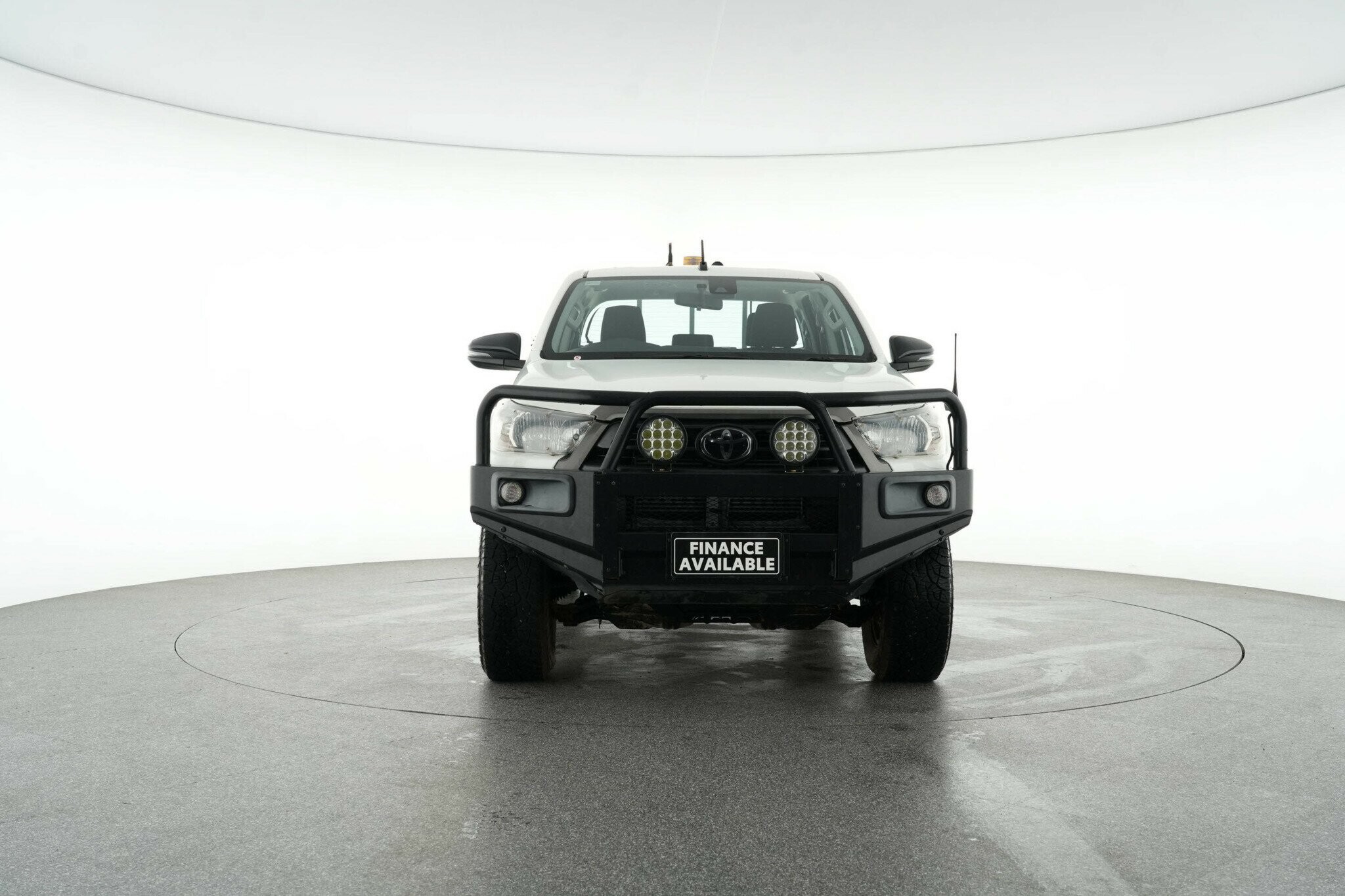 Toyota Hilux image 3