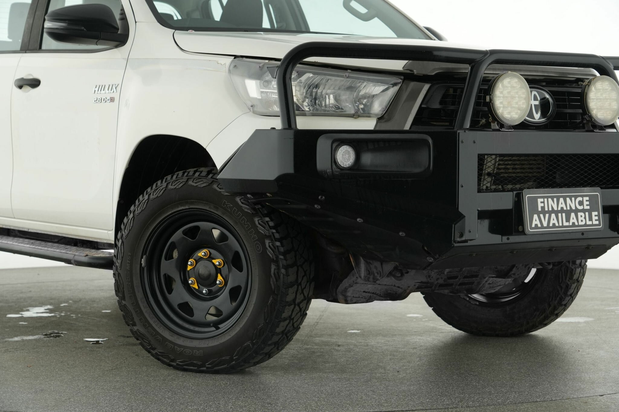Toyota Hilux image 2
